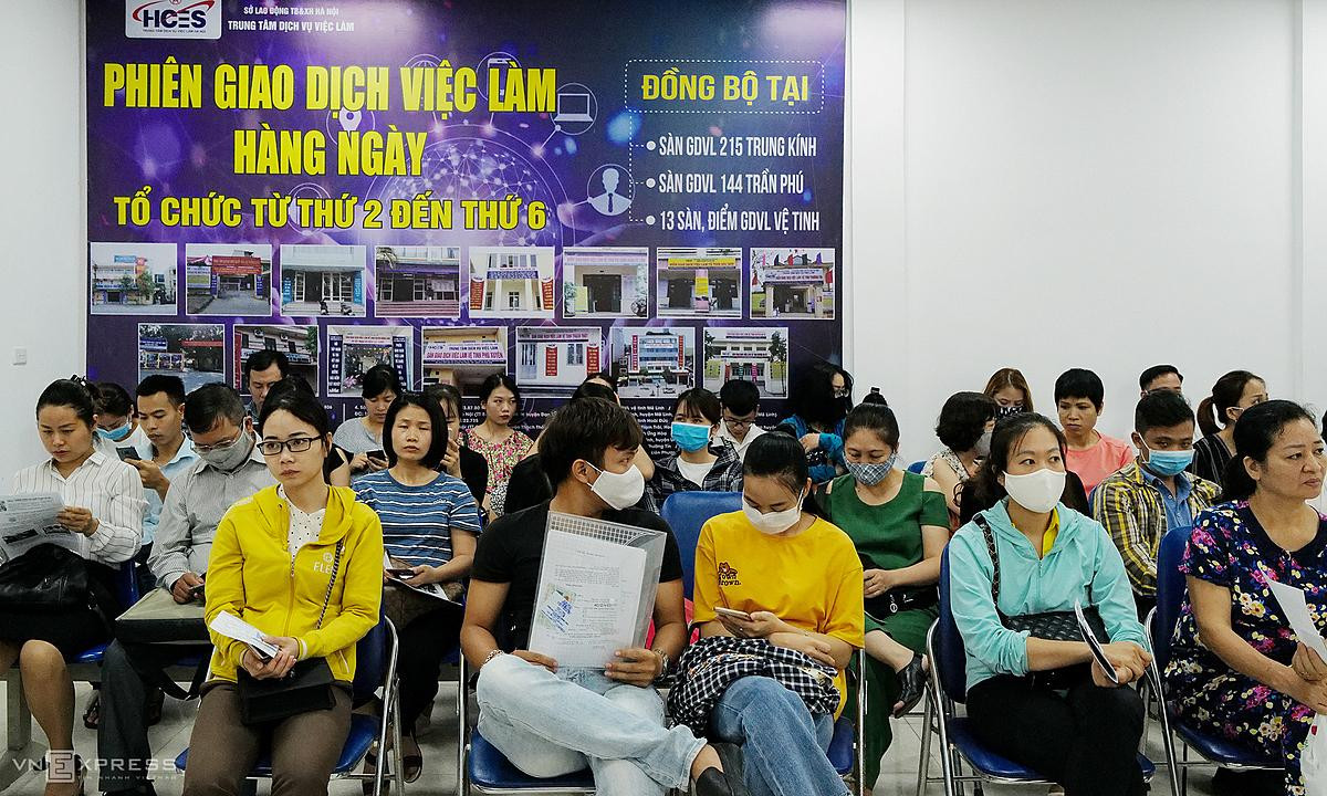 Nhiều người trẻ tuổi tốt nghiệp Đại học nhưng không tìm được việc làm (ảnh: VnExpress)