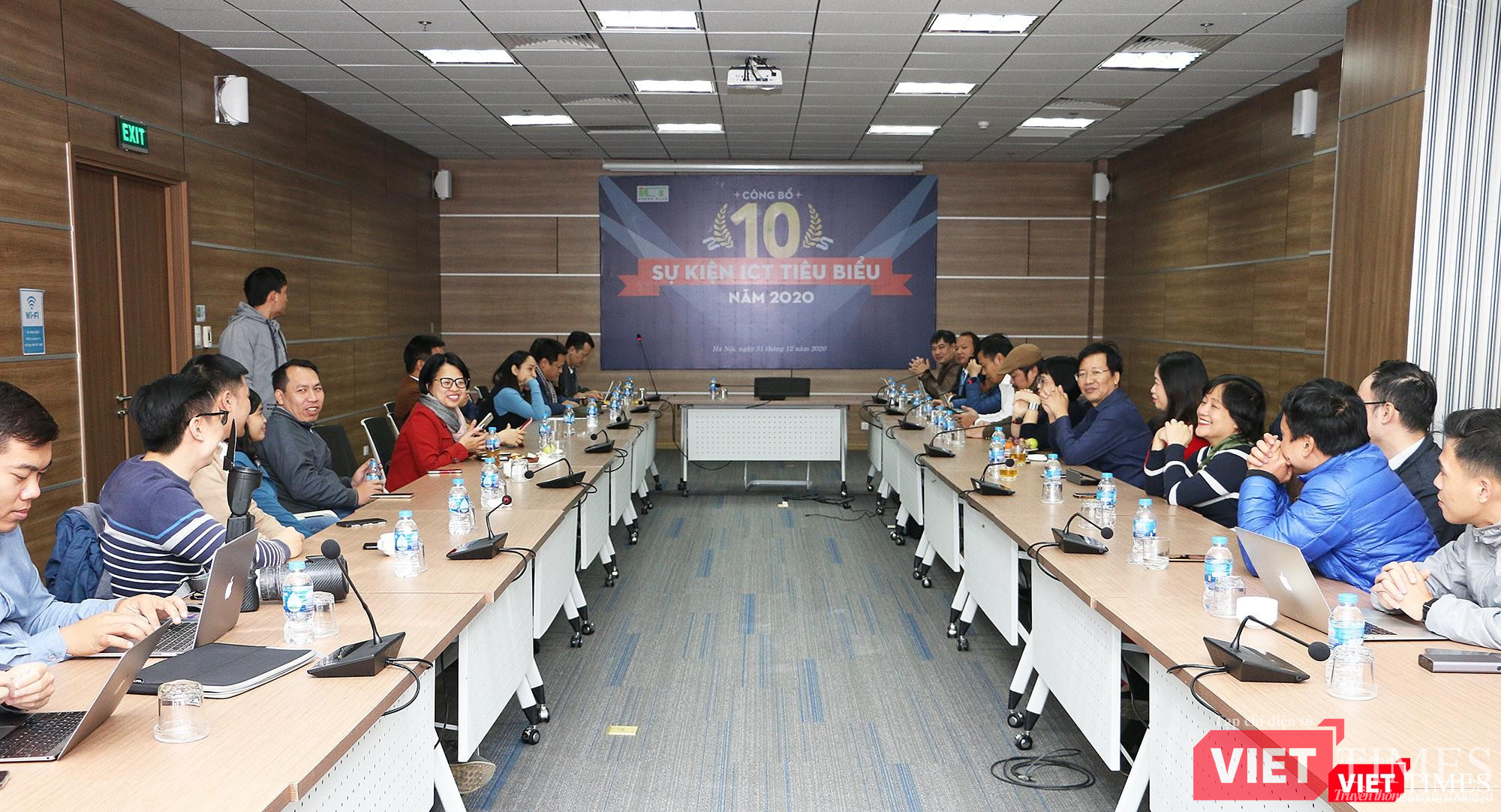 Các thành viên CLB nhà báo CNTT Việt Nam tại lễ công bố 10 sự kiện ICT tiêu biểu