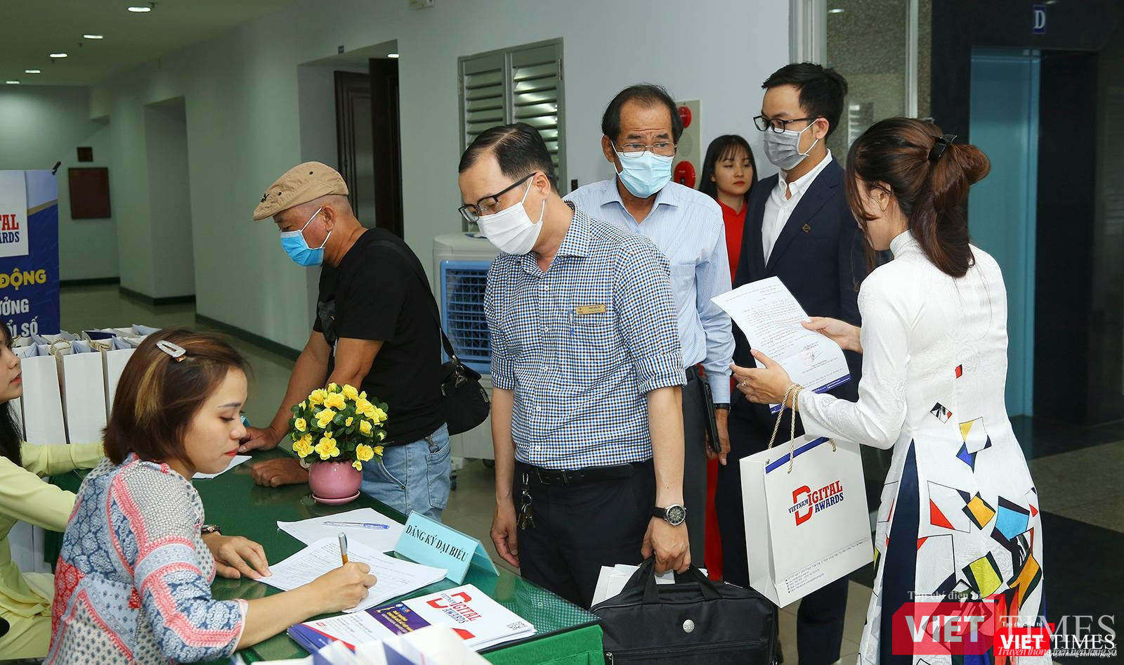 Đại biểu từ các sở ngành, các doanh nghiệp