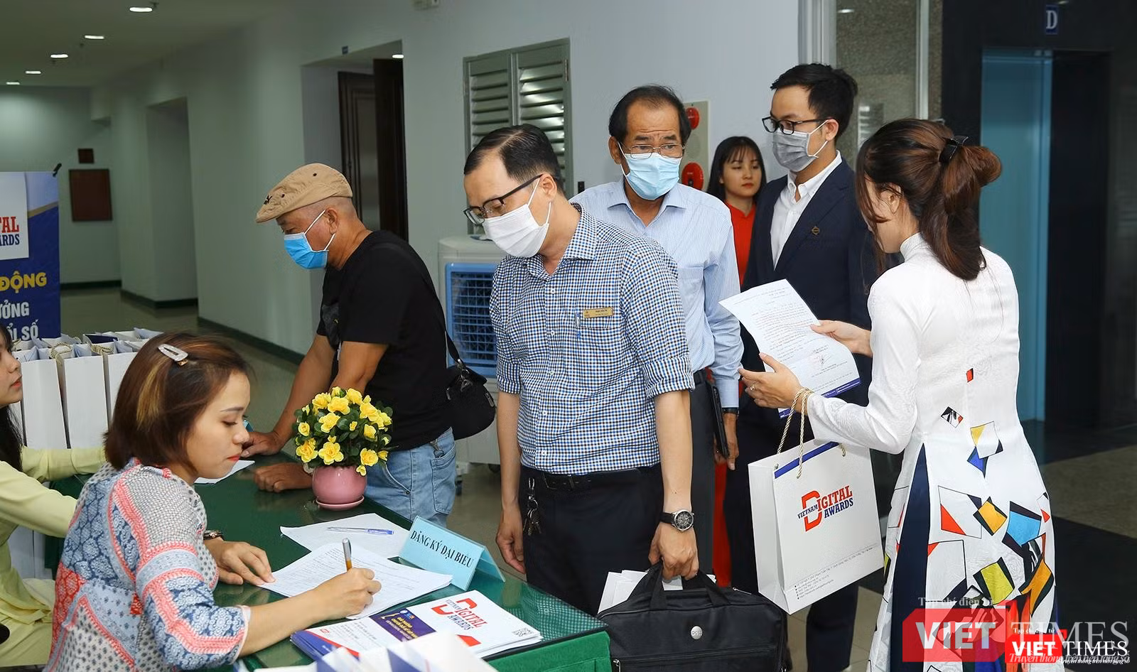 Đại biểu từ các sở ngành, các doanh nghiệp