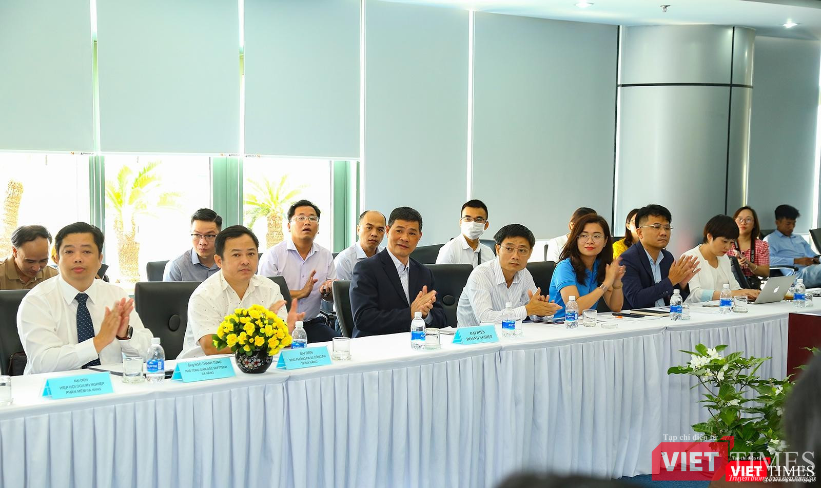 Đại diện các doanh nghiệp tham dự họp báo