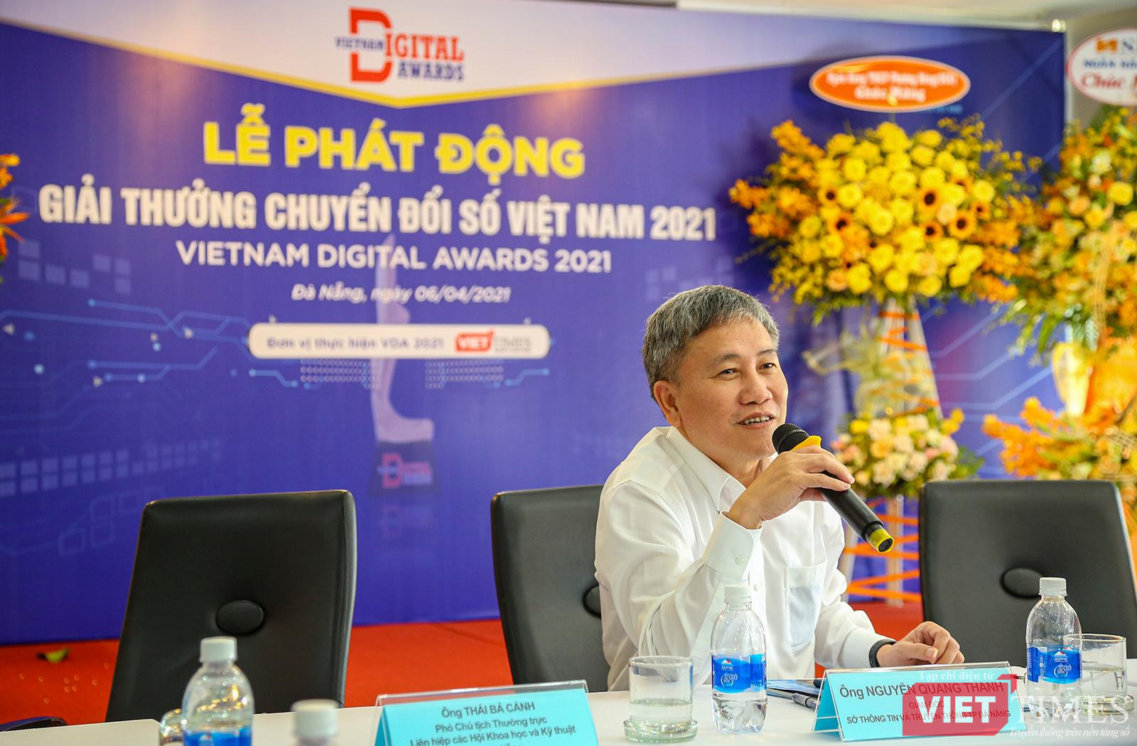 Ông Nguyễn Quang Thanh - Giám đốc Sở TT&amp;TT TP Đà Nẵng trả lời câu hỏi của báo giới tại họp báo