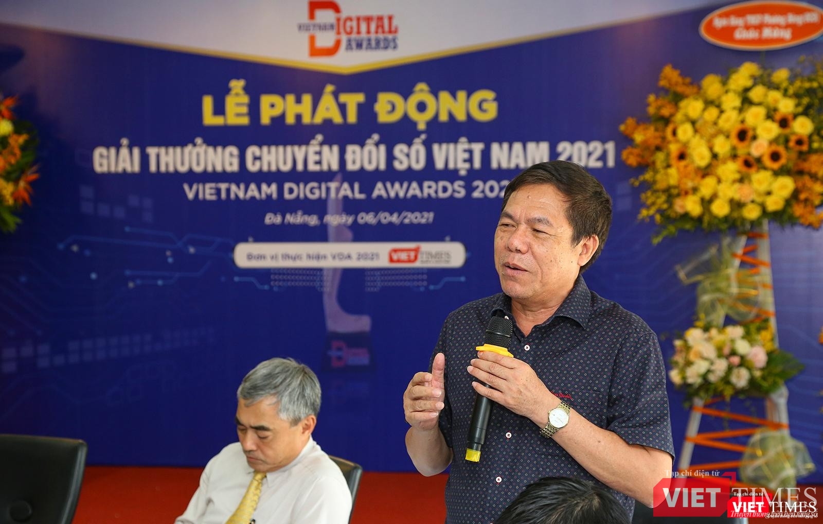 Ông Lê Đức Sảo – Phó Chủ tịch, Tổng Thư ký Hội truyền thông số Việt Nam, Phó trưởng Ban Tổ chức Giải thưởng Chuyển đổi số Việt Nam điều hành phiên Họp báo