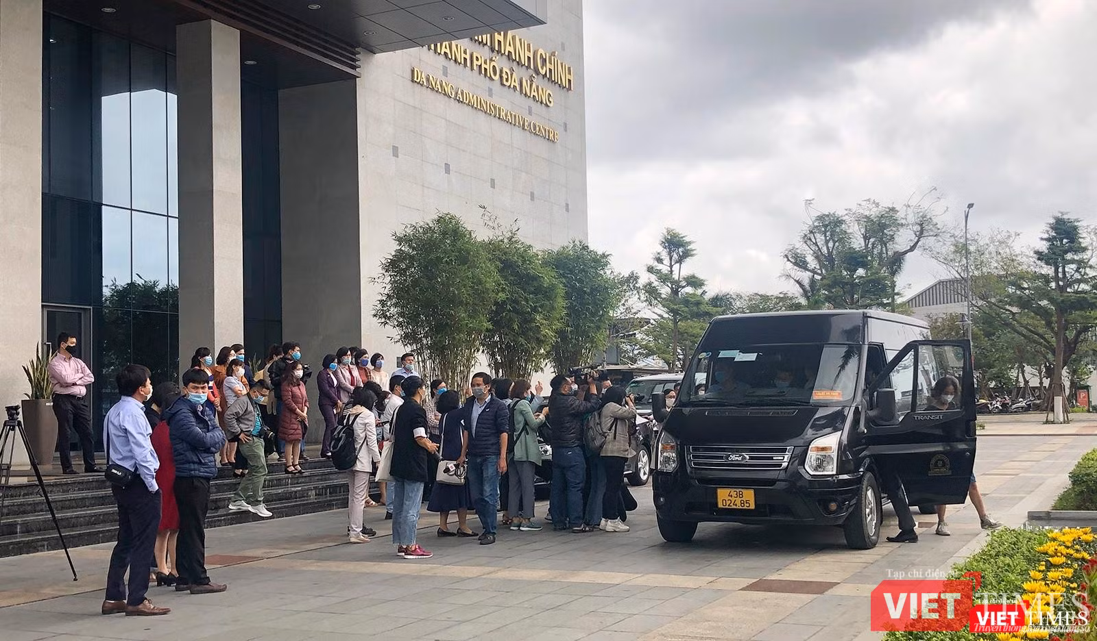 Đoàn xe chuẩn bị lên đường Đoàn xe chuẩn bị lên đường