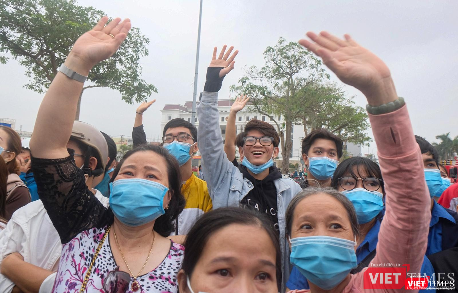 Nước mắt trong ngày hội tòng quân