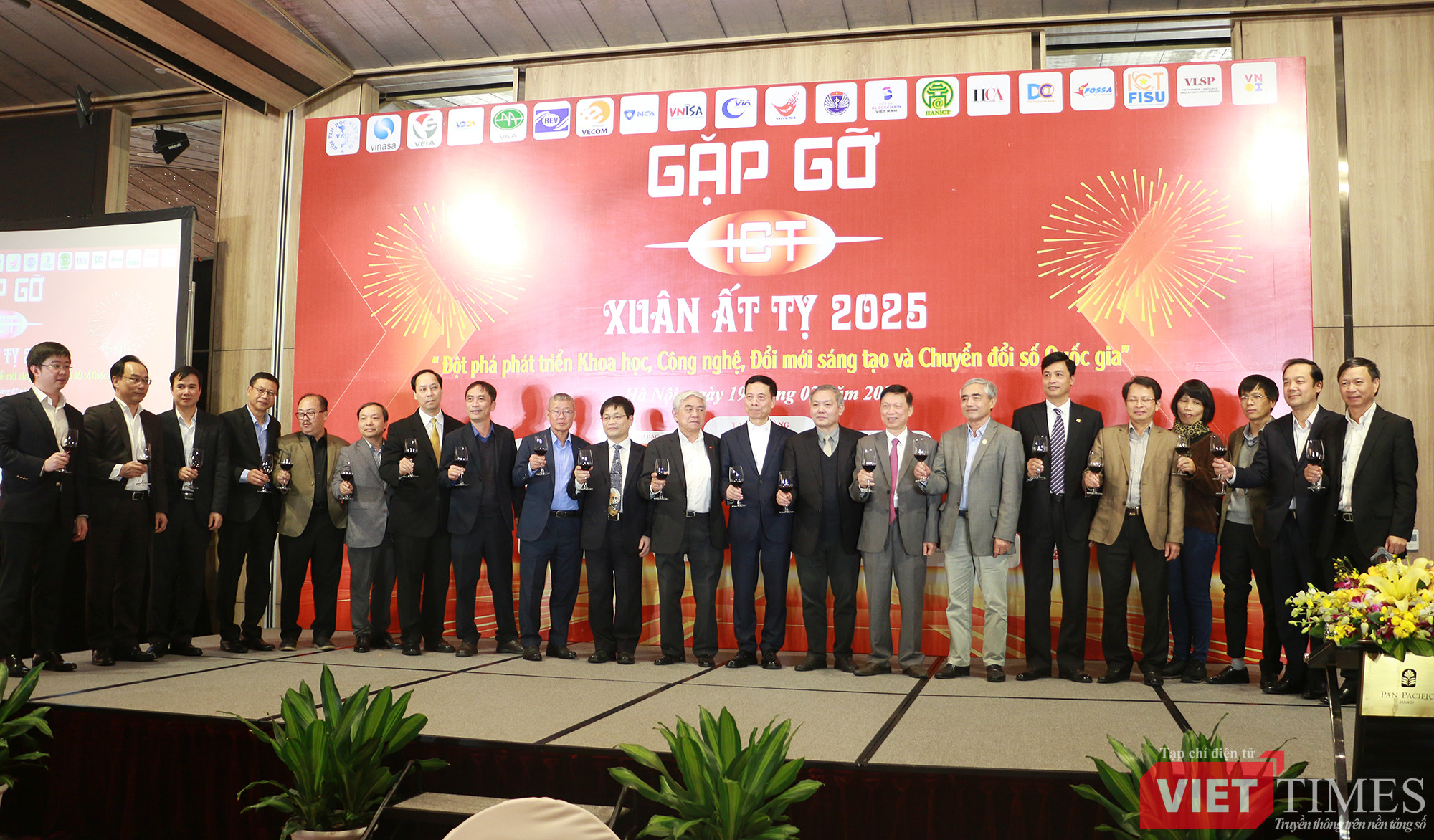 vt_lanh dao cac hoi ict.jpg