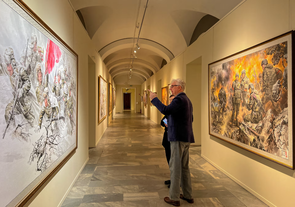 Bên trong triển lãm tranh Triều Tiên lớn nhất được tổ chức tại Moscow 10.png