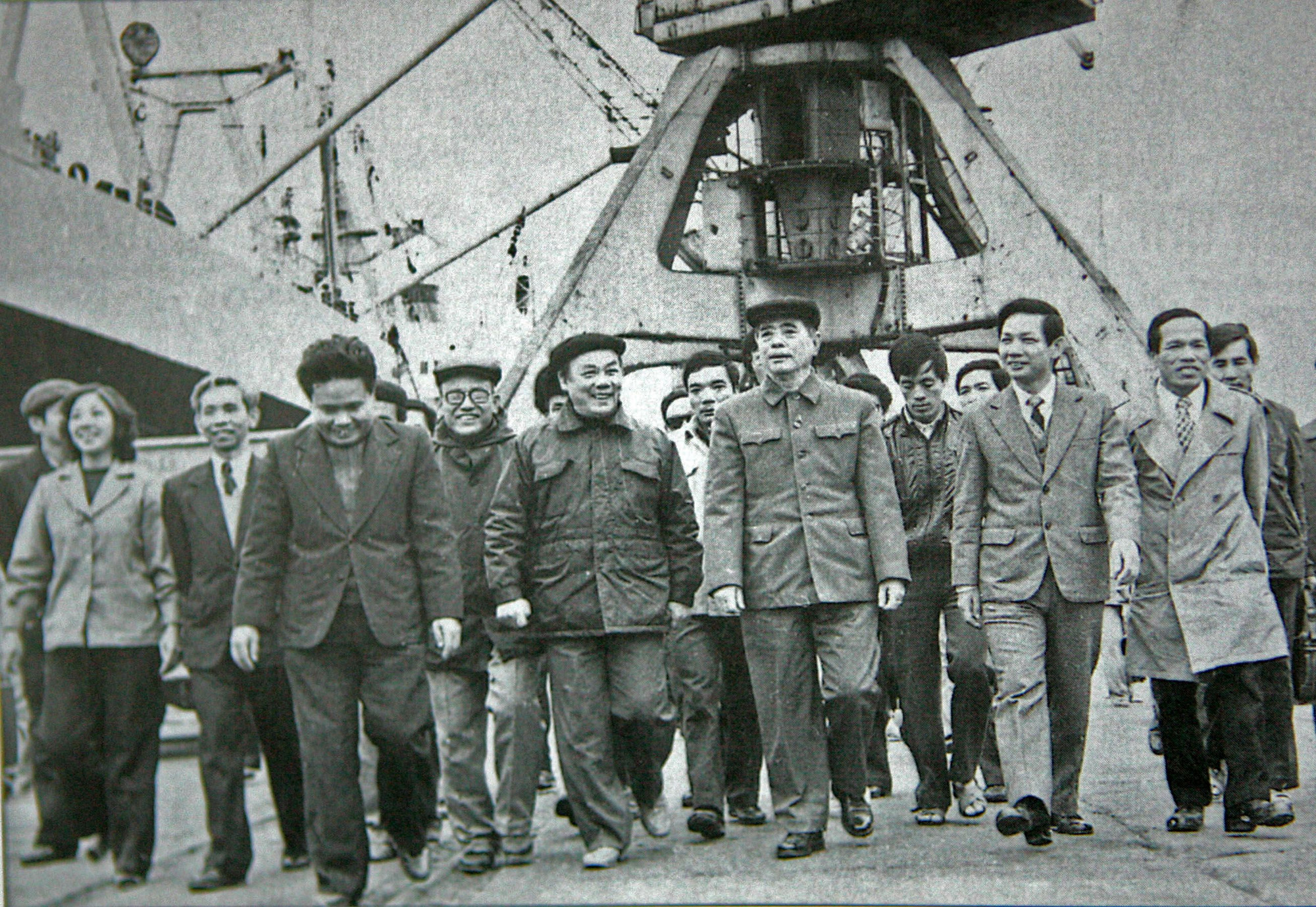 03 Đồng chí Nguyễn Văn Linh thăm và làm việc tại Hải Phòng, tháng 11987. (Ảnh Tư liệu).jpg