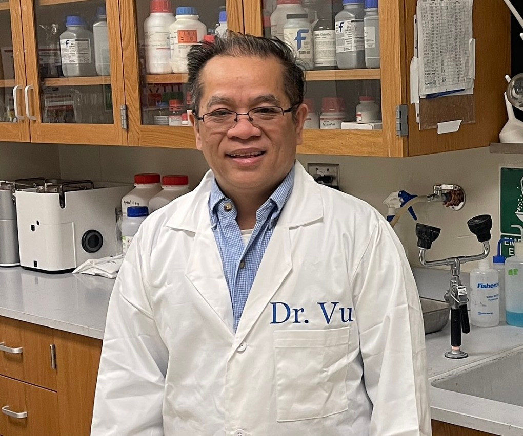 Nhà khoa học gốc Việt- David Vũ (Mỹ) sở hữu 28 bằng sáng chế, cho biết cho biết sẵn sàng chia sẻ kinh nghiệm và kiến thức hướng dẫn các nhà khoa học trẻ theo hướng nghiên cứu ứng dụng, đồng thời trao đổi công nghệ, hợp tác nghiên cứu và phát triển doanh nghiệp.