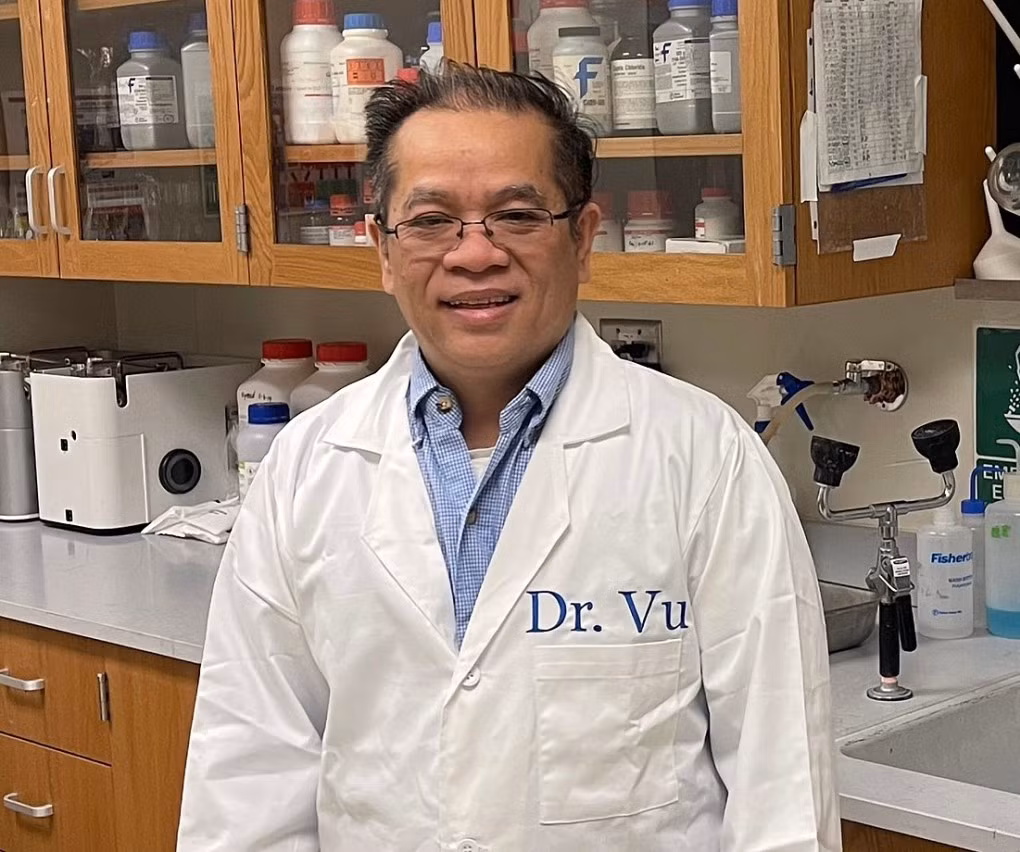 Nhà khoa học gốc Việt- David Vũ (Mỹ) sở hữu 28 bằng sáng chế, cho biết cho biết sẵn sàng chia sẻ kinh nghiệm và kiến thức hướng dẫn các nhà khoa học trẻ theo hướng nghiên cứu ứng dụng, đồng thời trao đổi công nghệ, hợp tác nghiên cứu và phát triển doanh nghiệp.