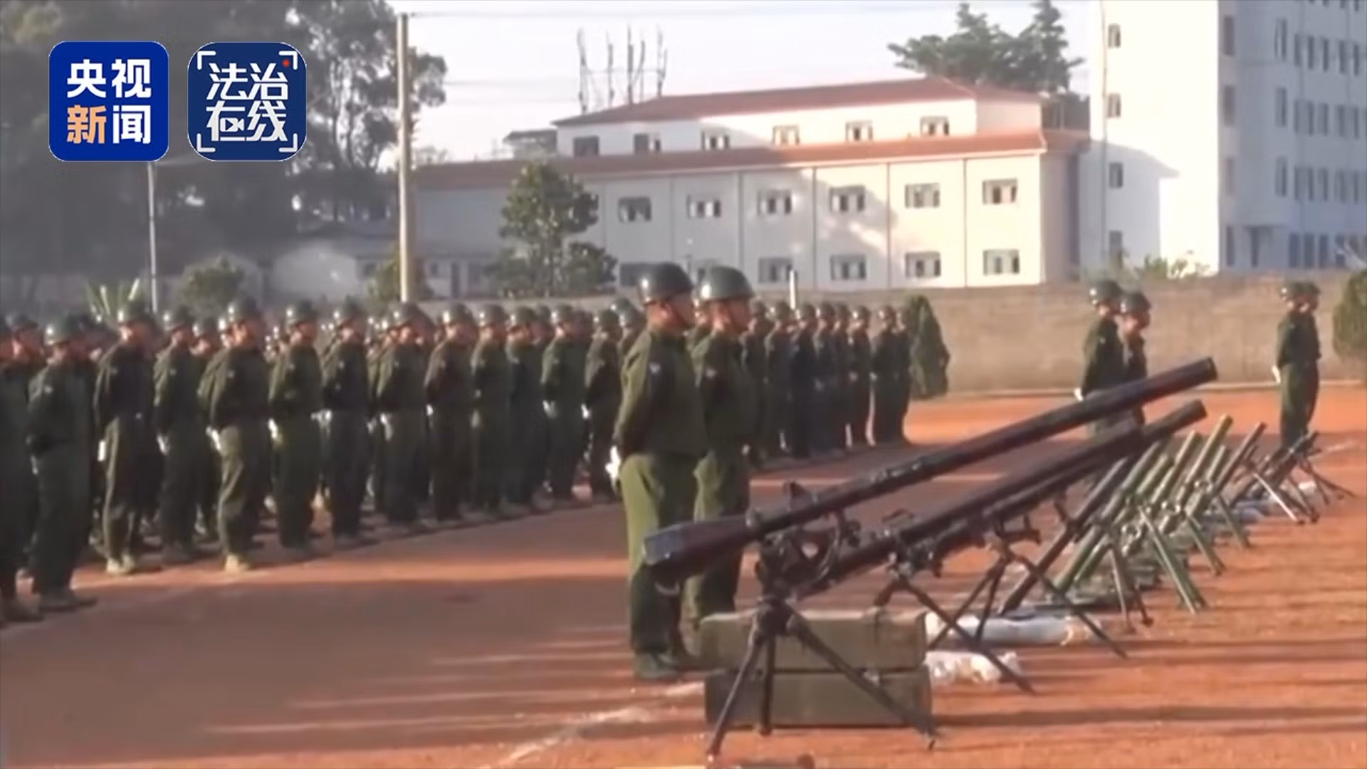 Luc luong vu trang tu tri cua Bach gia.jpg