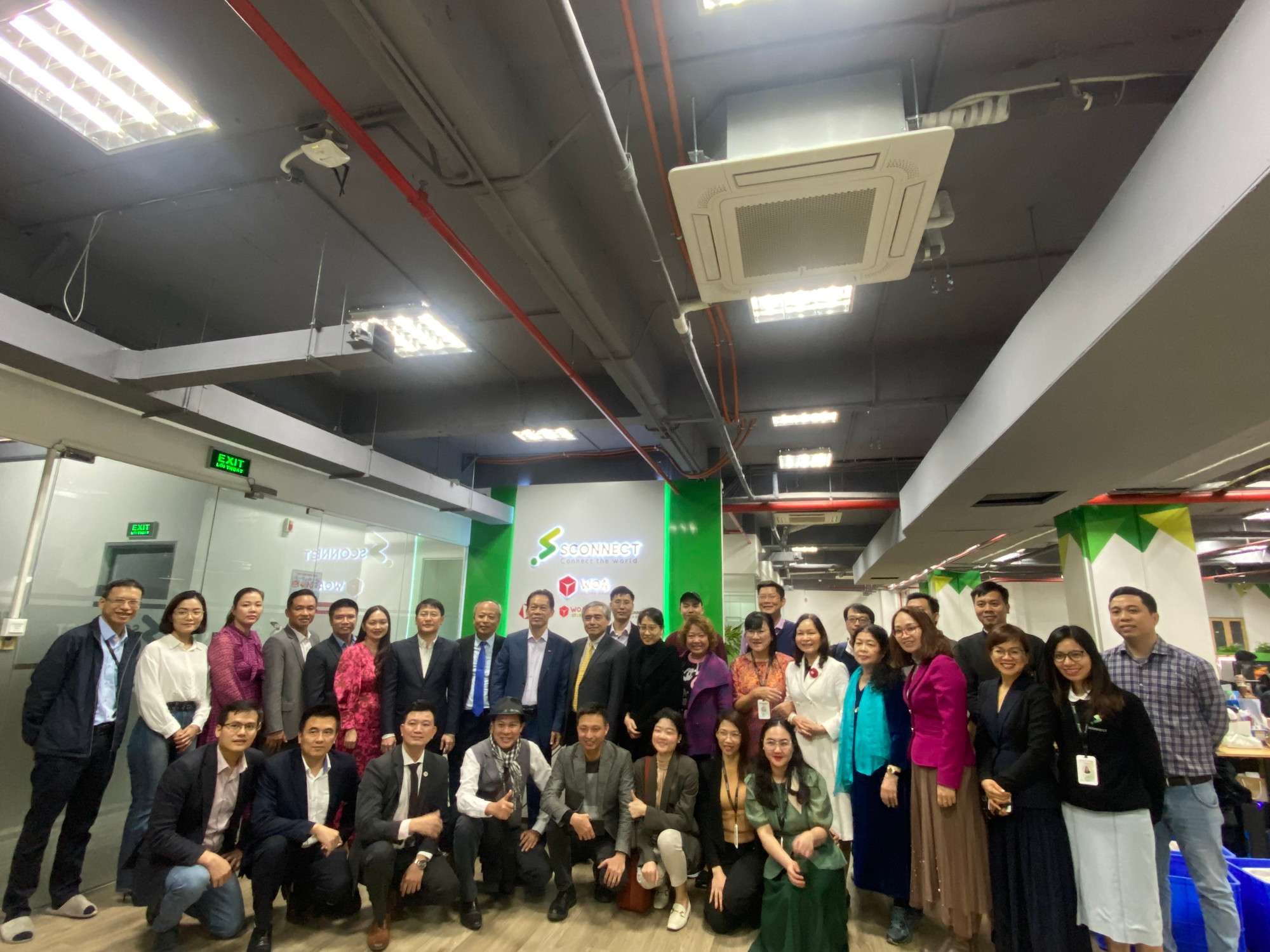 Đoàn VDCA chụp ảnh lưu niệm với đại diện Sconnect