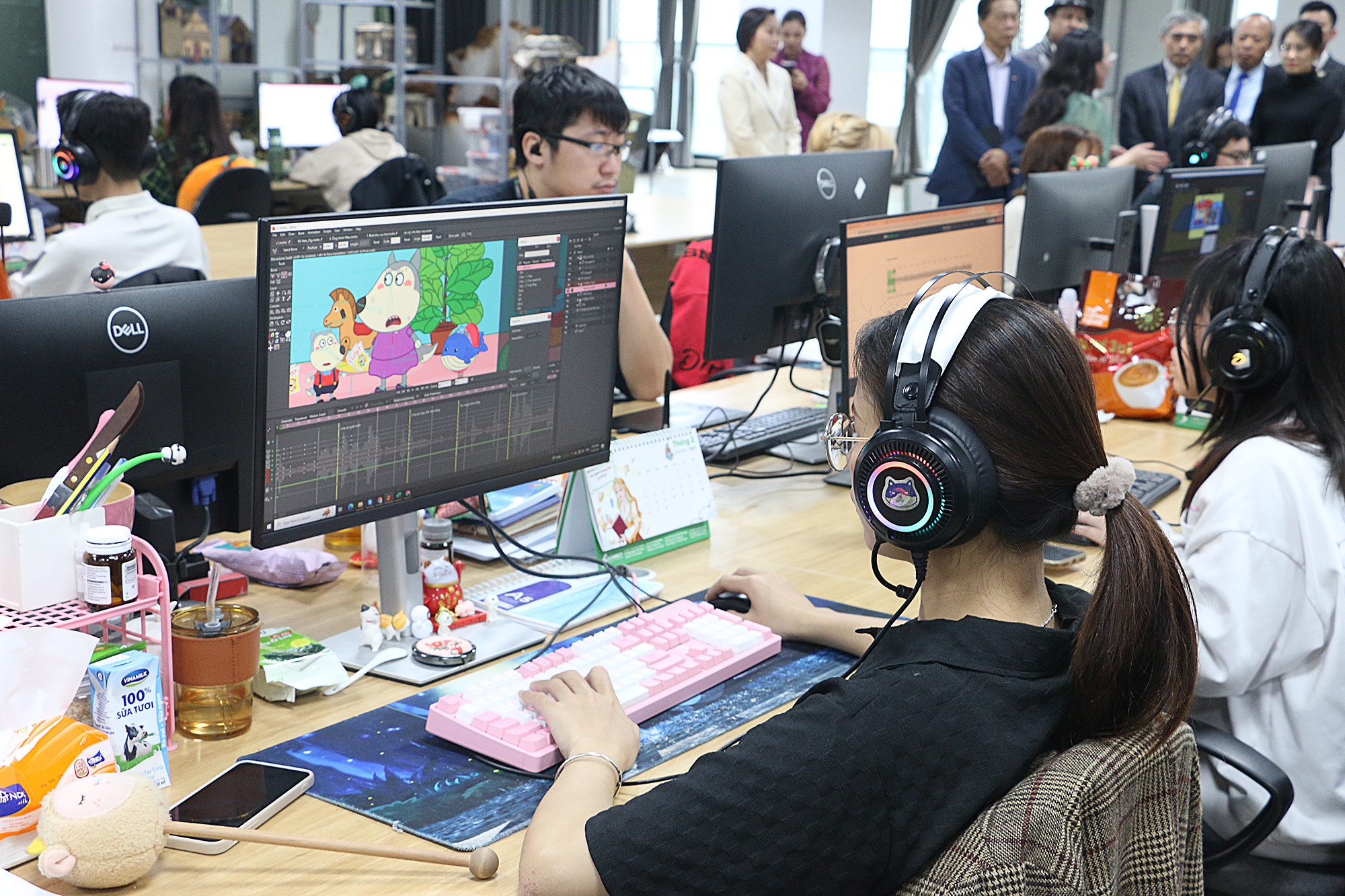 Họa sĩ của Sconnect đang dựng một tập phim về chú bé sói Wolfoo