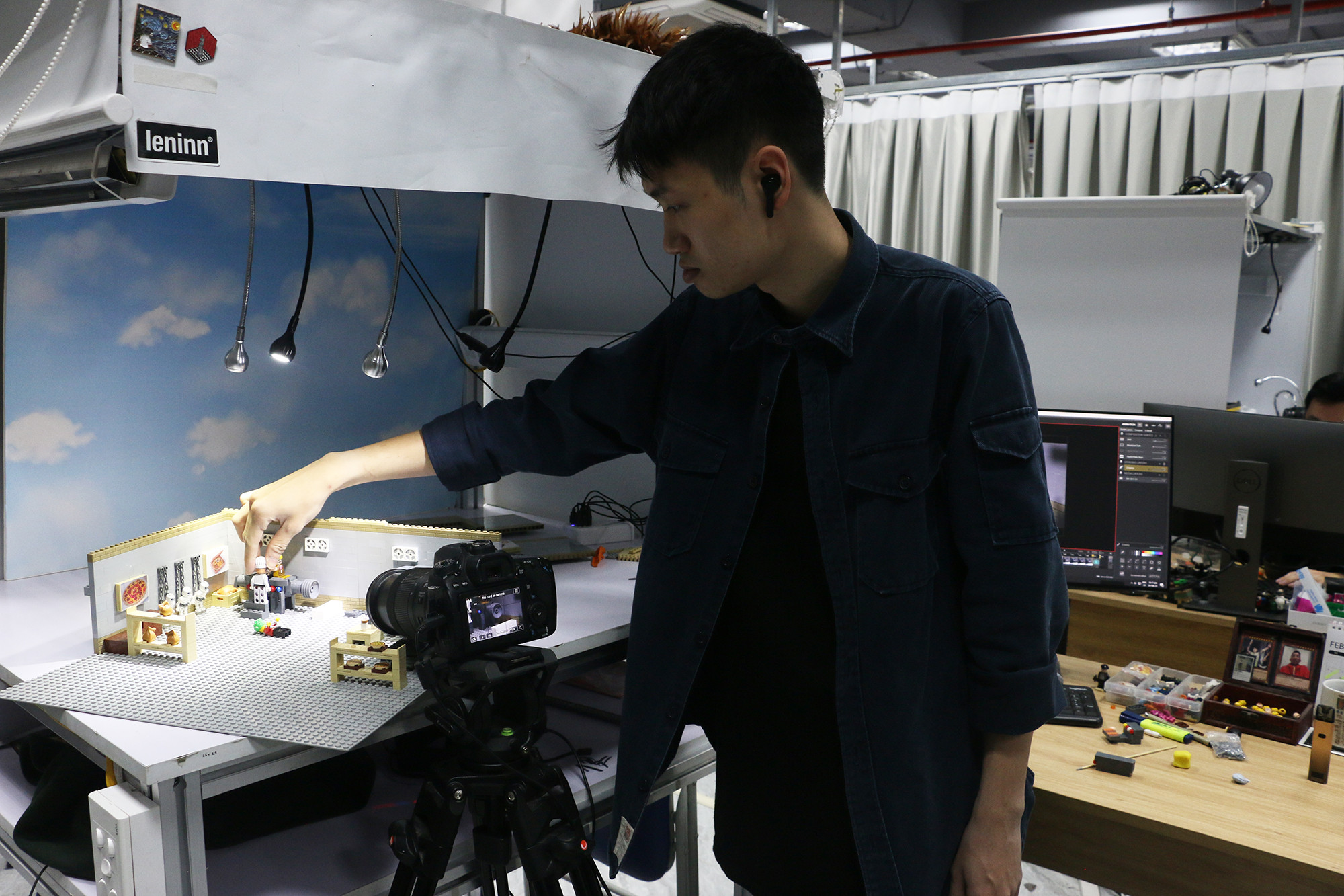 Đến với hoạt hình Lego Stop Motion, khán giả không khỏi có những khoảnh khắc trầm trồ và kinh ngạc bởi những pha hành động gay cấn xoay quanh nhiều tình tiết thú vị.