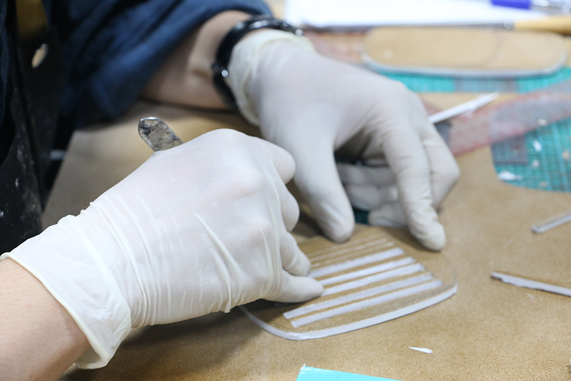 Đất sét cùng với một số vật phẩm thực tế là công nghệ Clay Mixer mà Sconnect áp dụng để tạo ra các bộ phim hoạt hình đất sét. Đây cũng là công nghệ làm hoạt hình Stop Motion đòi hỏi sự đầu tư lớn về thời gian. Kỳ công, chân thực và sáng tạo là điểm nổi bật trong sản phẩm công nghệ Stop Motion của Sconnect. Để sản xuất một nội dung dài hơn 3 phút, Sconnect có thể cần chụp hơn 3,000 bức ảnh, quay và dựng trong vòng 2 tuần. Các họa sĩ linh hoạt sử dụng các chất liệu khác nhau, tỉ mỉ sắp xếp bối cảnh, đạo cụ để tạo ra chiều sâu không gian và mang tới sản phẩm có tính thẩm mỹ cao.