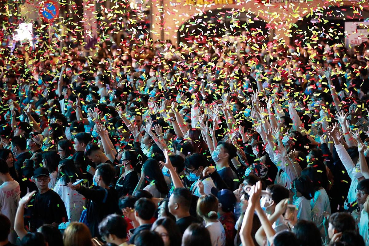 Phố đi bộ Nguyễn Huệ, TP.HCM (ảnh: VnExpress) Phố đi bộ Nguyễn Huệ, TP.HCM (ảnh: VnExpress)