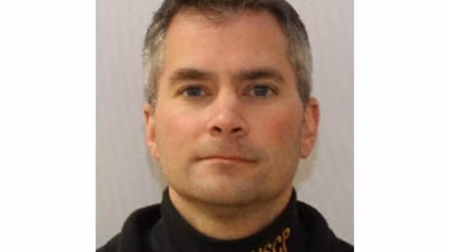 Cảnh sát Capitol Brain D. Sicknick (ảnh: CNBC)