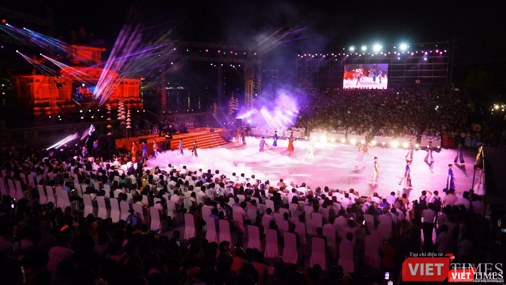 Hoành tráng đêm khai mạc Festival Nghề truyền thống Huế 2023