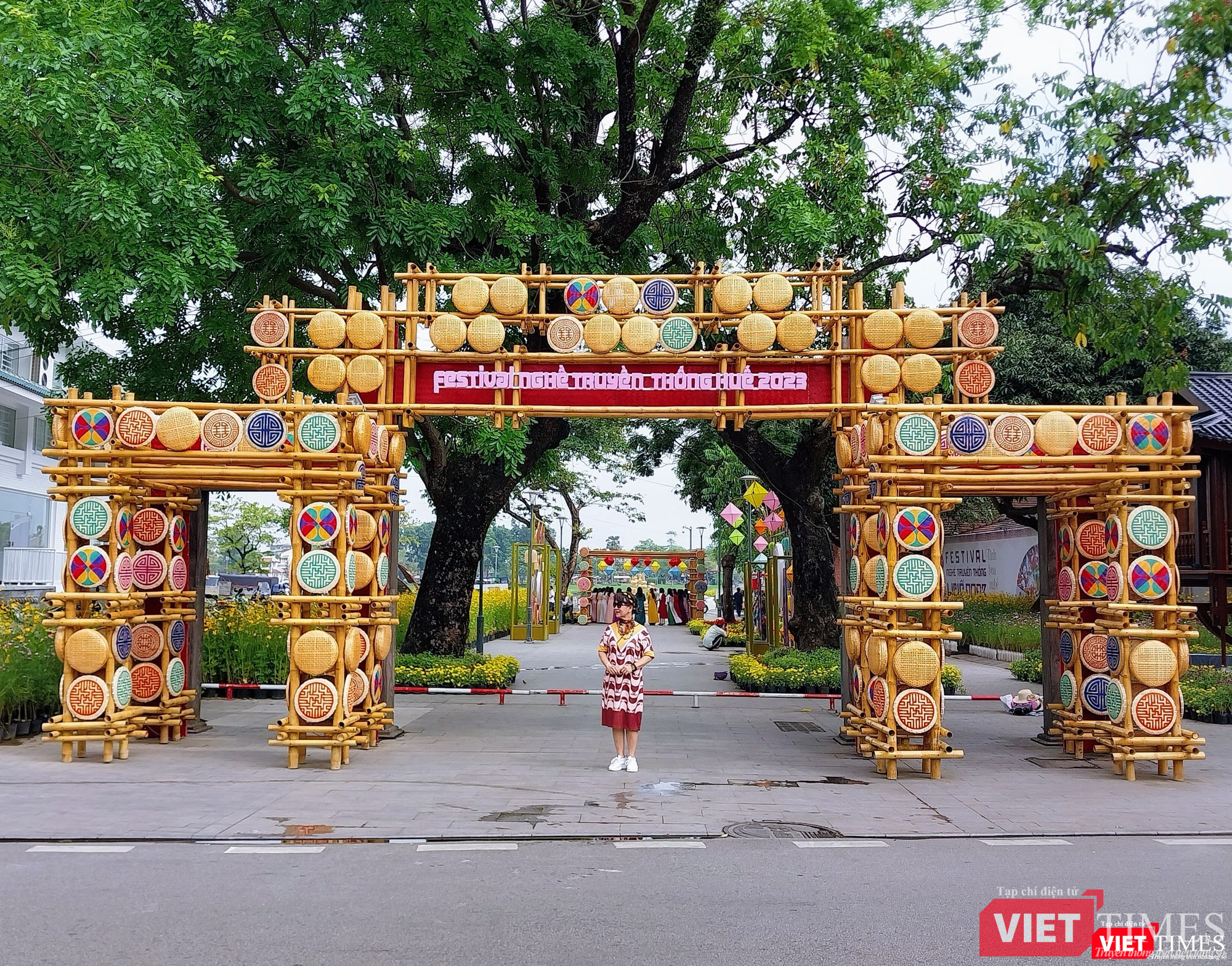 Cổng làng cách điệu