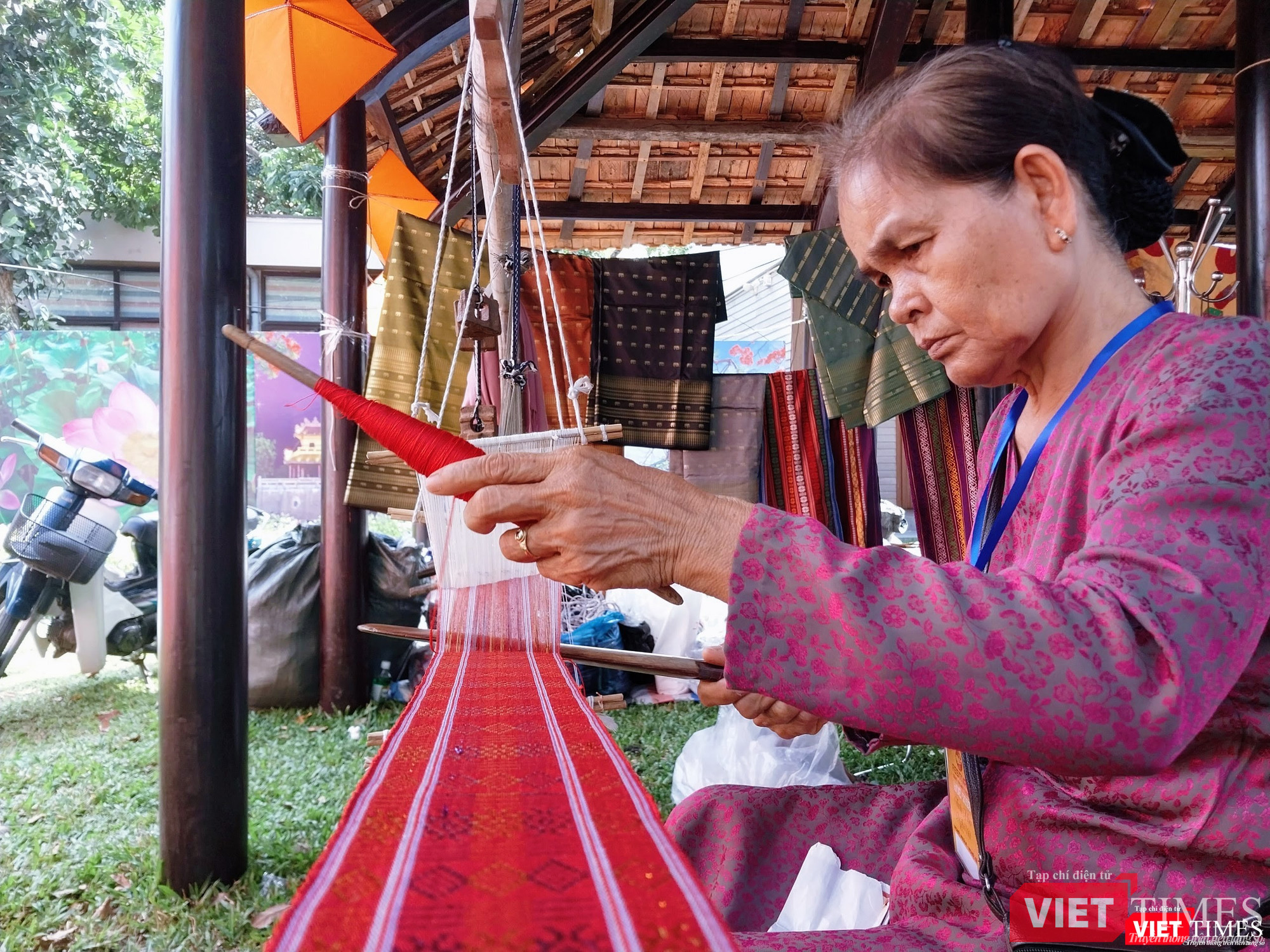 Làng dệt thổ cẩm Chăm Mỹ Nghiệp (Ninh Thuận).
