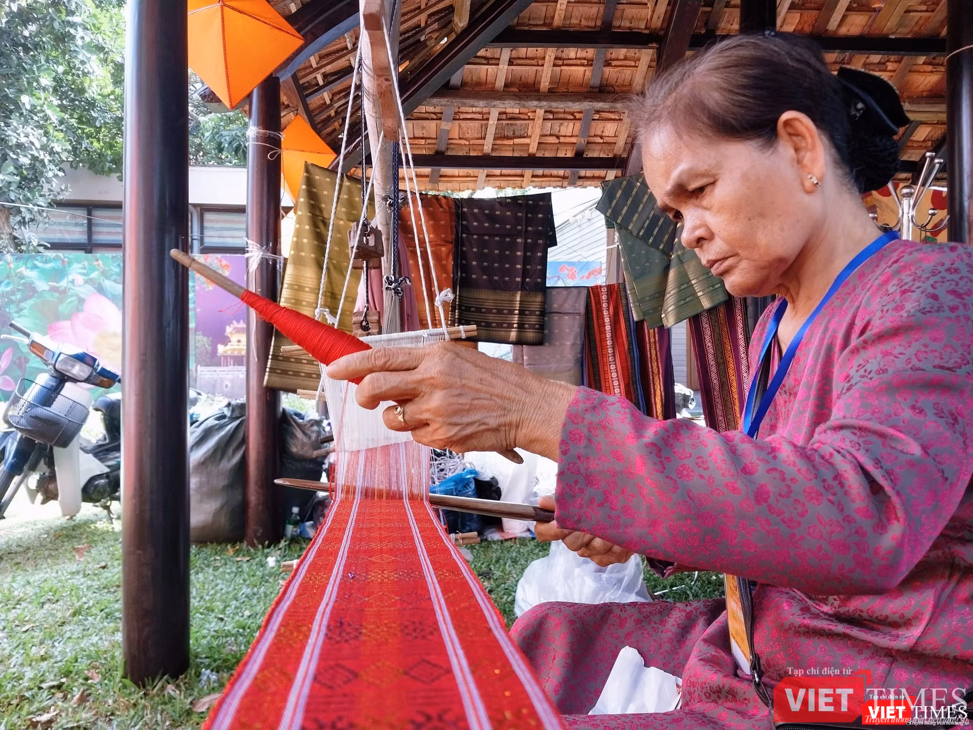 Làng dệt thổ cẩm Chăm Mỹ Nghiệp (Ninh Thuận).