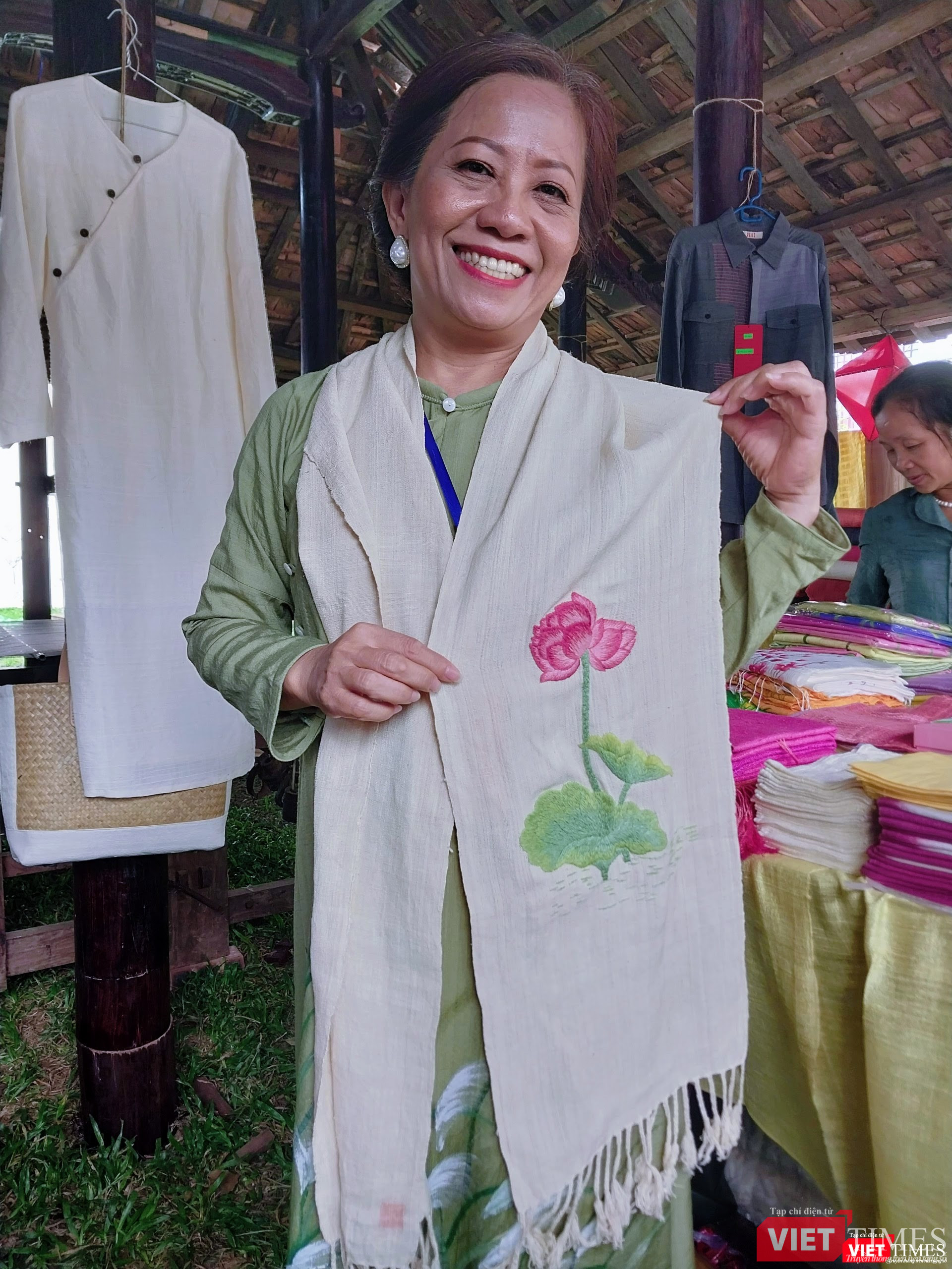 Sản phẩm lụa làng nghề dệt lụa Phùng Xá