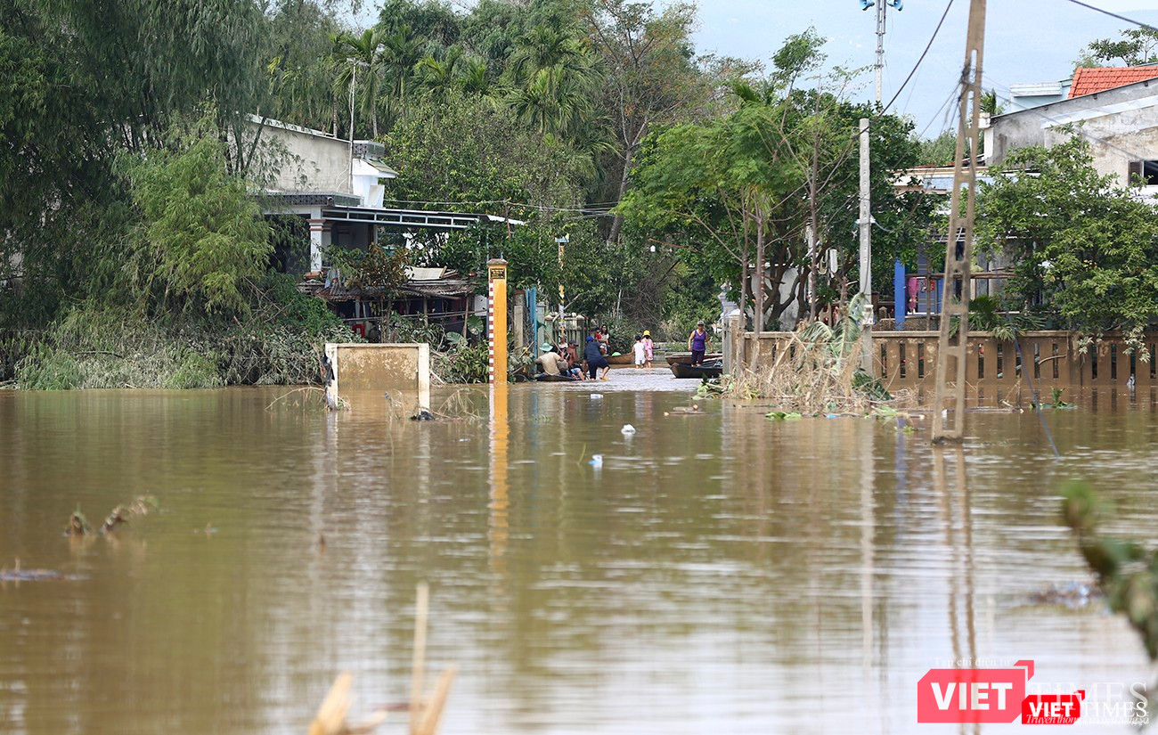Thôn 9, xã Đại Cường chìm sâu trong nước lũ