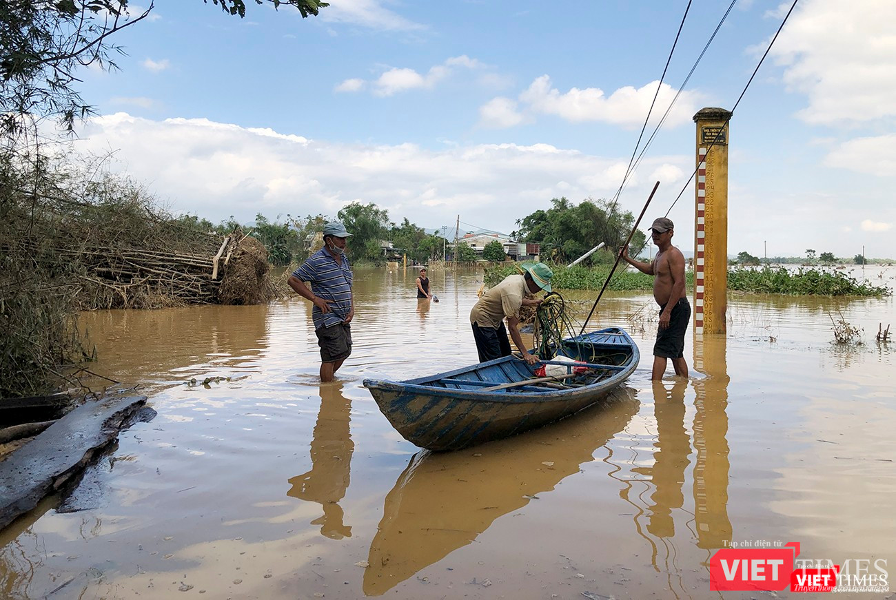 Thêm một khu dân cư phải đi lại bằng thuyền