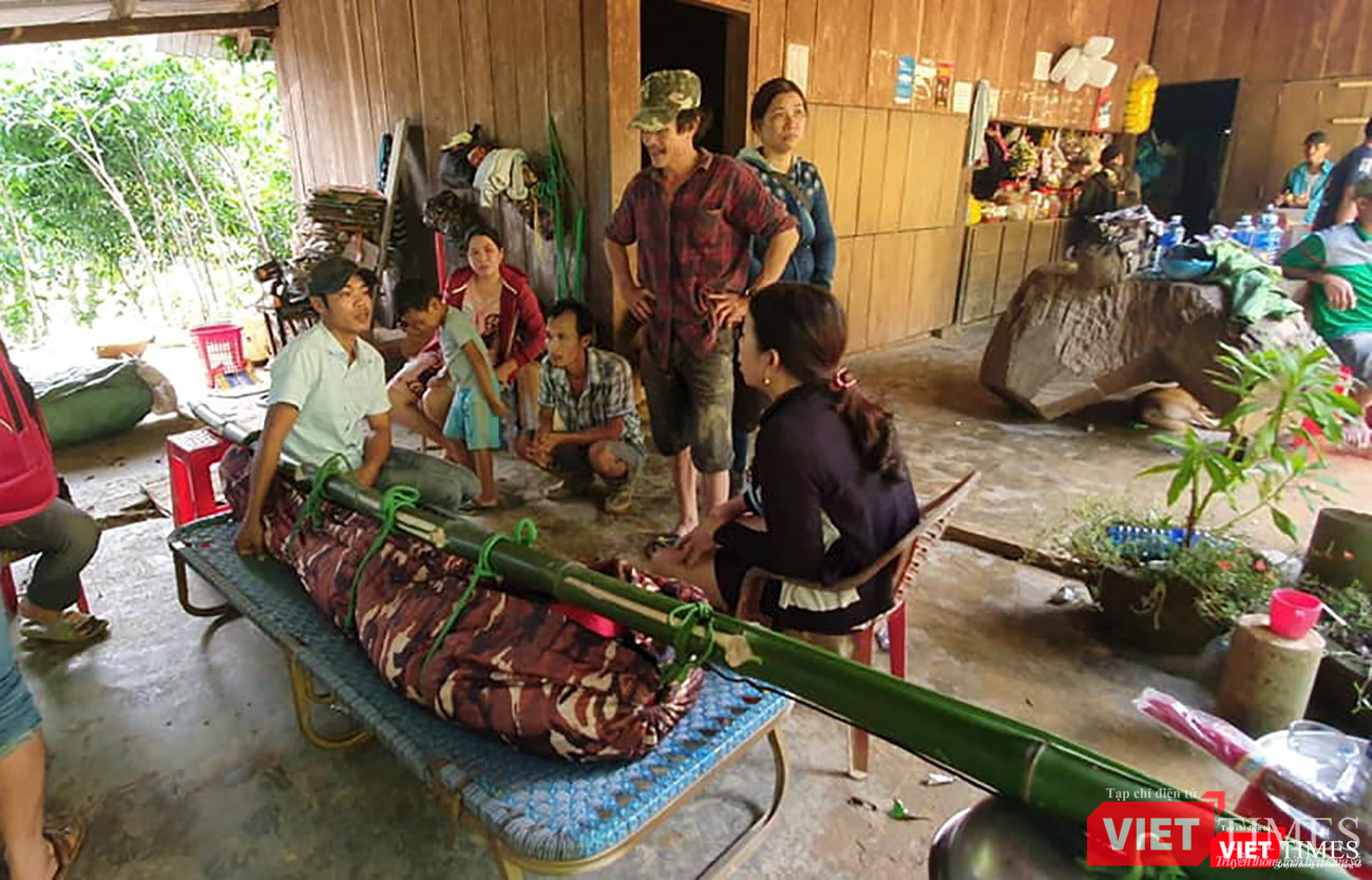 Những nạn nhân xấu số được chuyển về nhà để ma chay