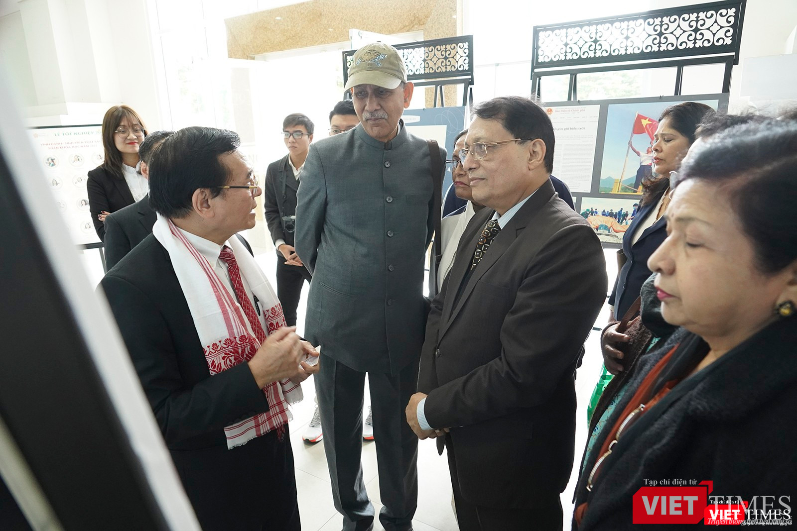 Đoàn ASSAM (Ấn Độ) tham quan triển lãm