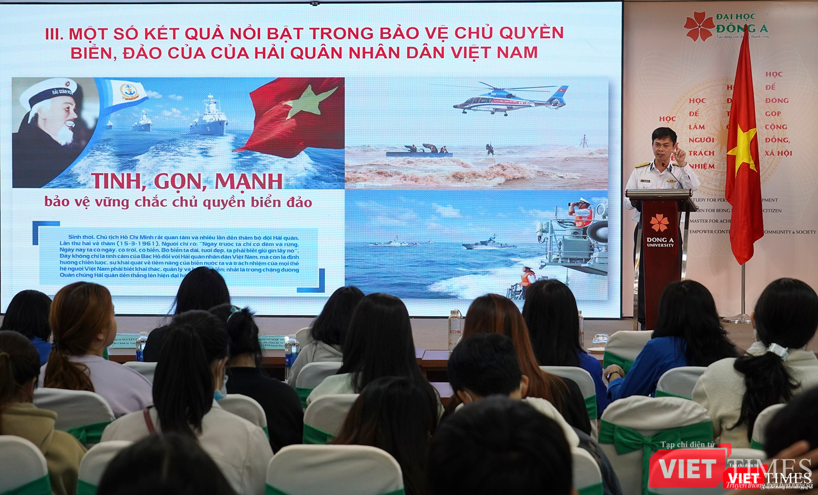 Đại diện Phòng Chính trị -Tư lệnh Vùng 3 Hải quân chia sẻ những kết quả nổi bật của lực lượng Hải quân trong bảo vệ chủ quyền biển