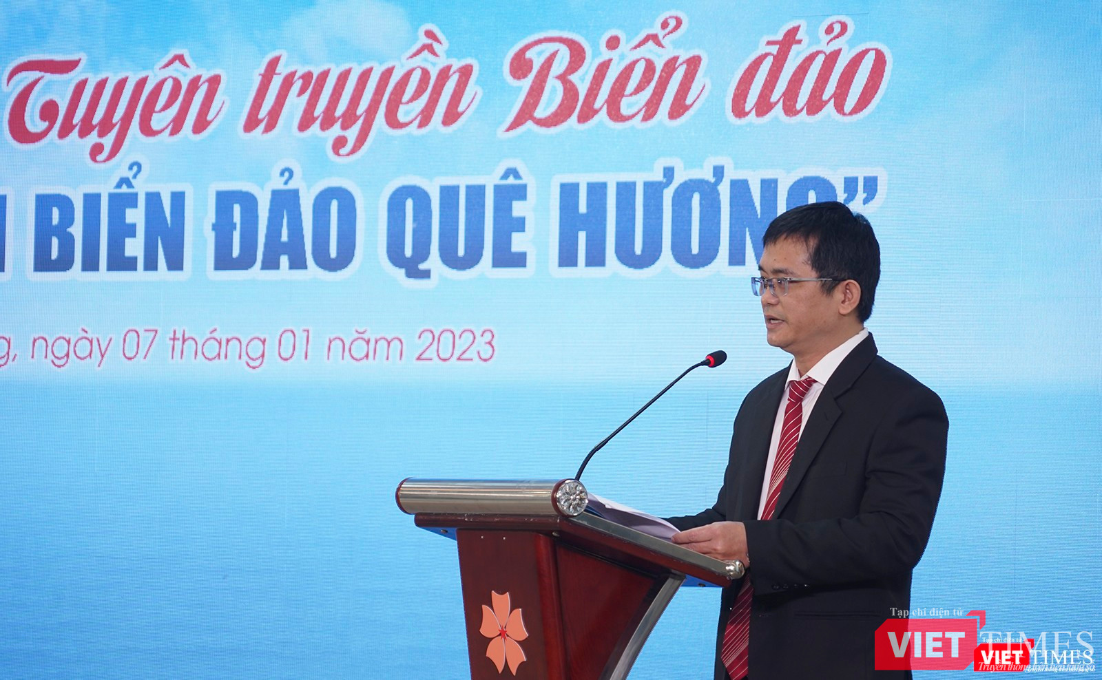 Ông Lê Tiến Công – Giám đốc Nhà trưng bày Hoàng Sa (Đà Nẵng) phát biểu chào mừng triển lãm