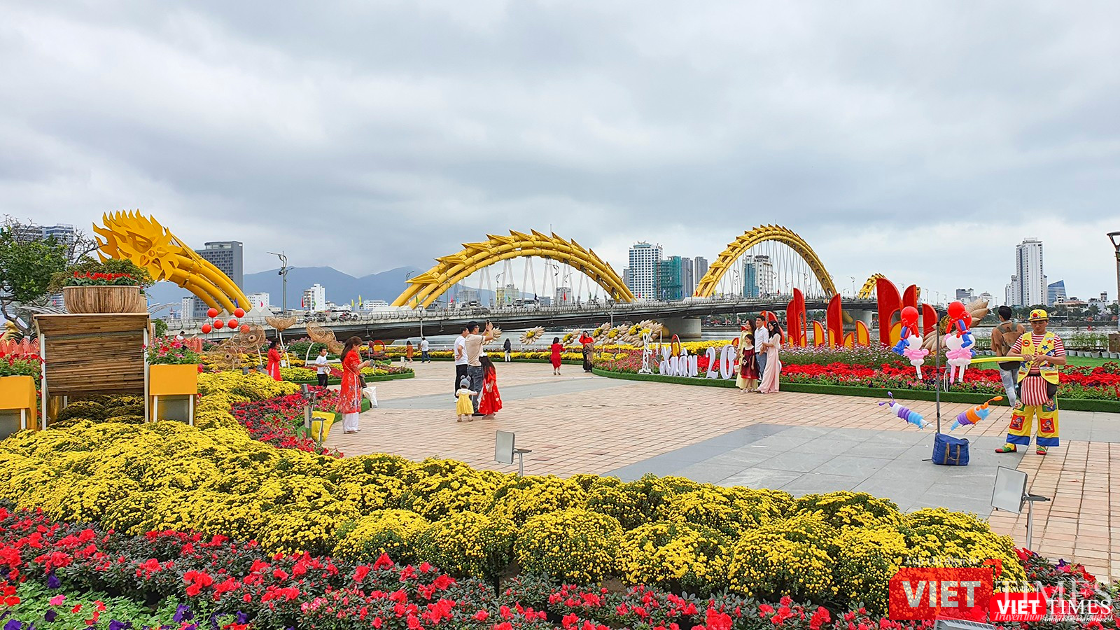 Một góc đường hoa xuân Bạch Đằng