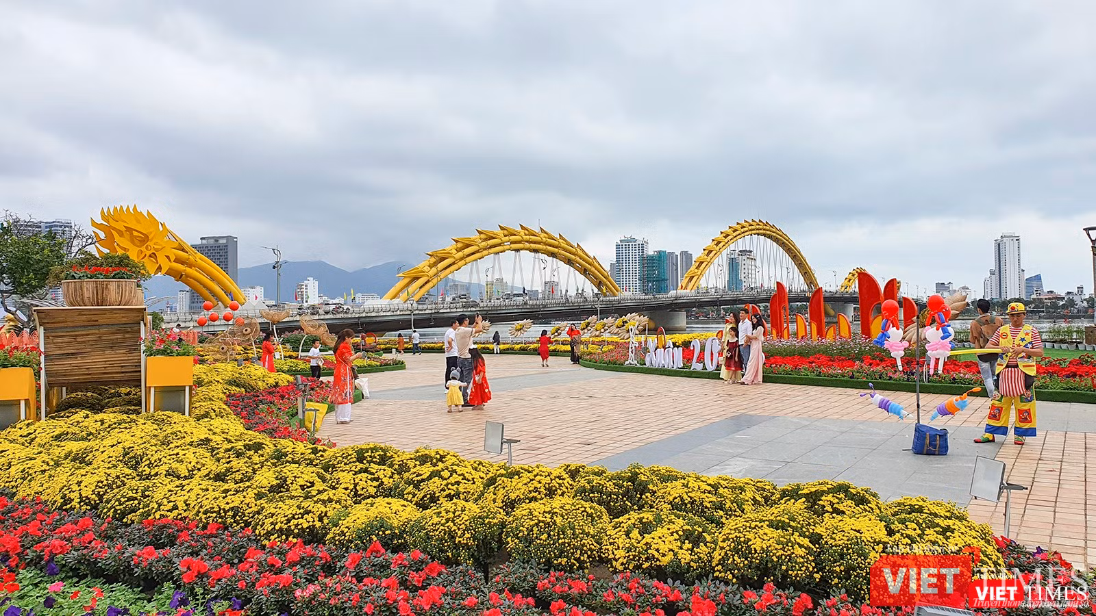 Một góc đường hoa xuân Bạch Đằng