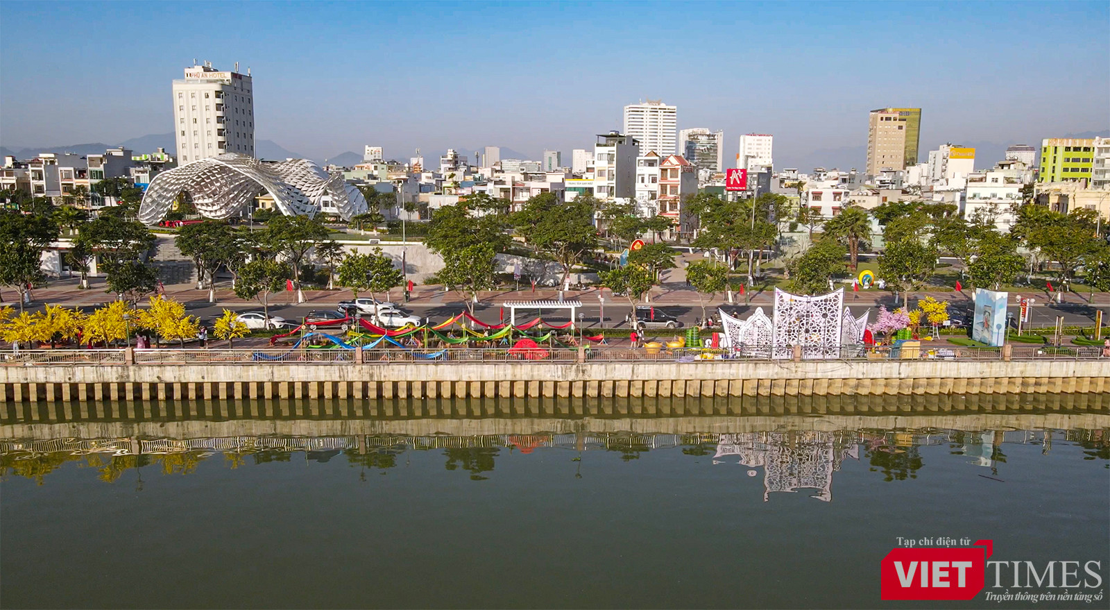 Đường hoa xuân Bạch Đằng