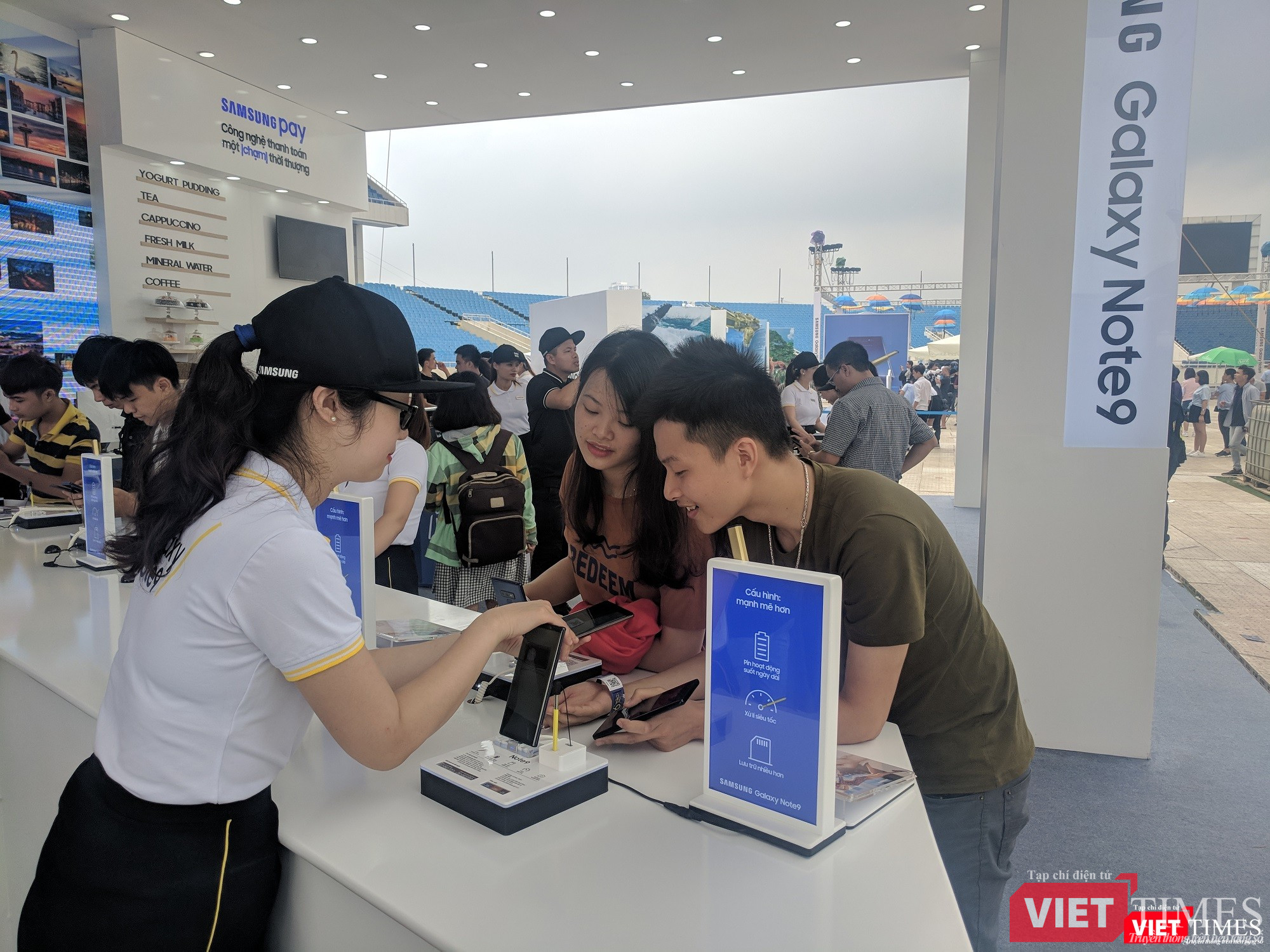 Các bạn trẻ tham gia trải nghiệm Galaxy Note 9