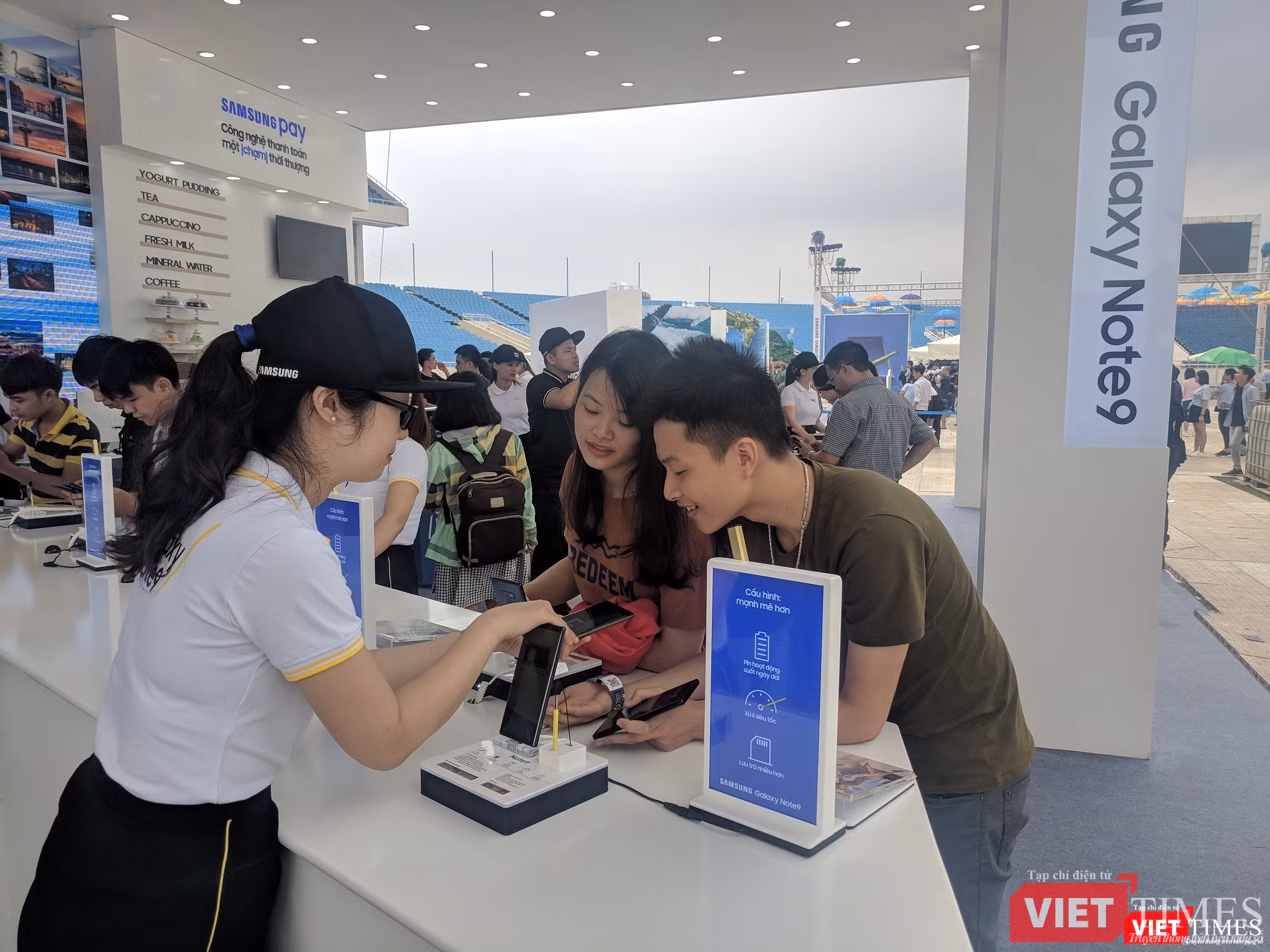 Các bạn trẻ tham gia trải nghiệm Galaxy Note 9