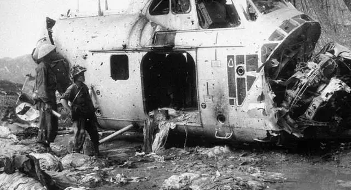 Truc thang Phap bi ban roi.png