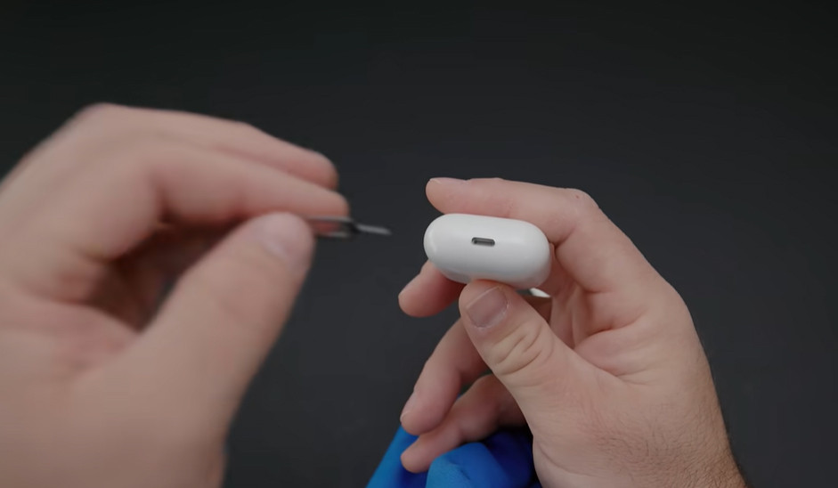 ve sinh airpods 4.jpg