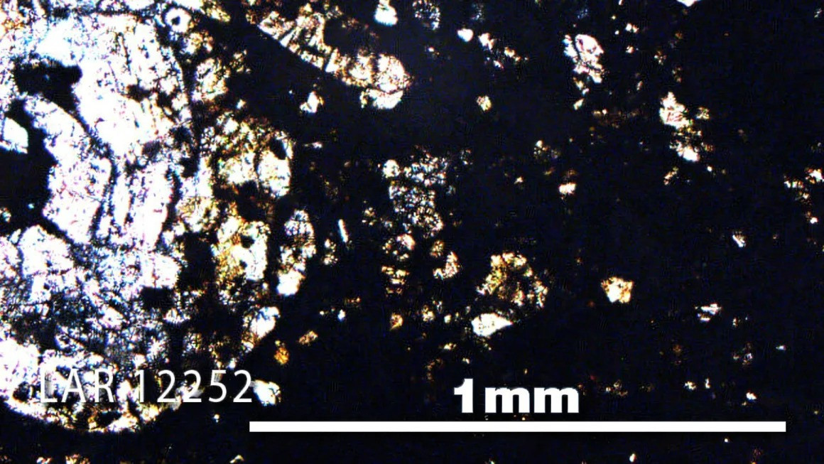 thien thach hiem.jpg