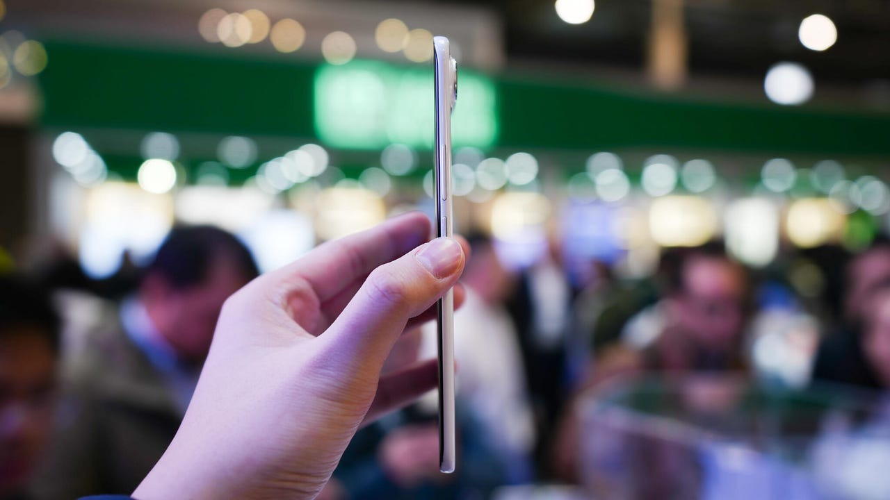 dien thoai sieu mong tecno.jpg