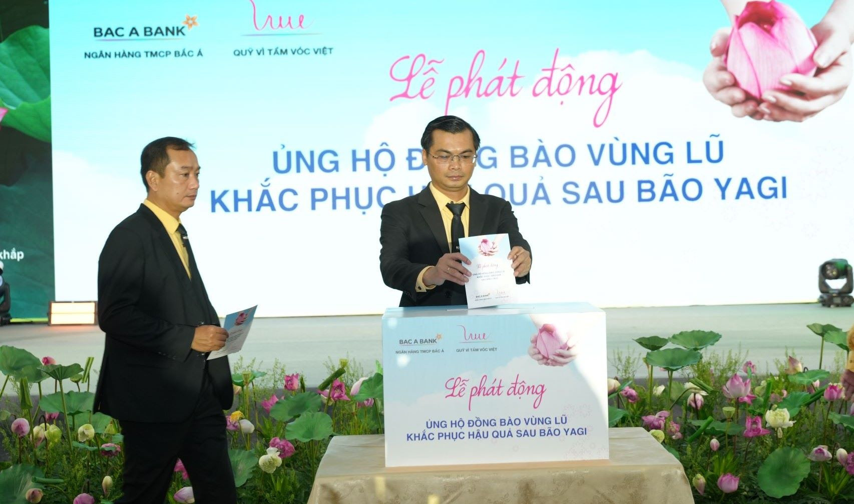 CBNV BAC A BANK tích cực ủng hộ hỗ trợ đồng bào vùng bão lũ khắc phục hậu quả.JPG