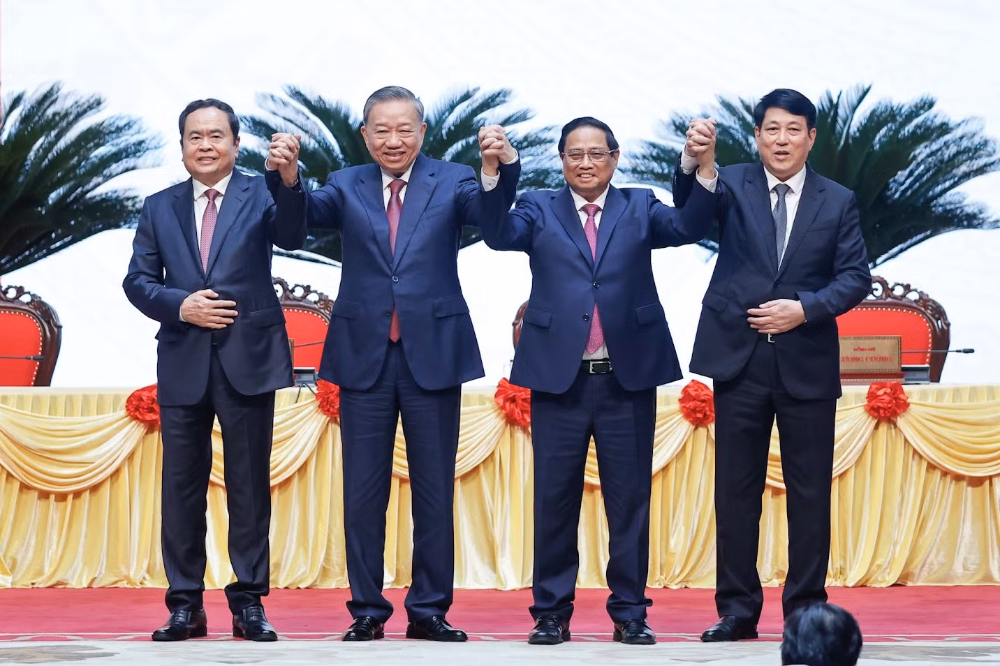 lanh-dao-chu-chot-2401.jpg