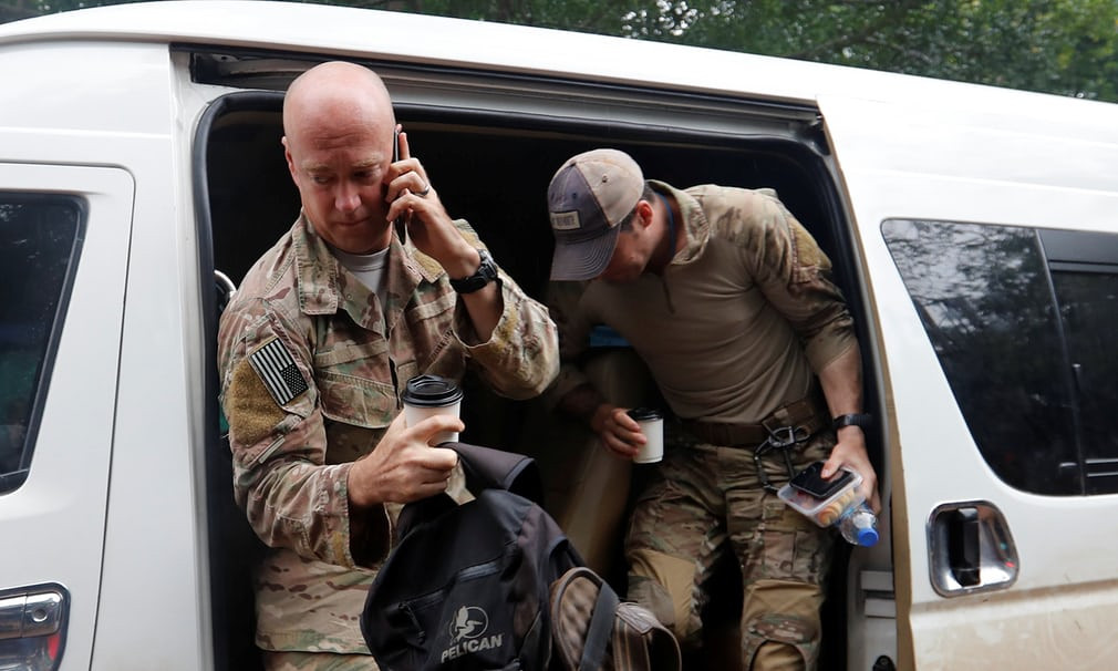 Những người lĩnh Mỹ xuất hiện tại khu vực giải cứu (ảnh Reuters) Những người lĩnh Mỹ xuất hiện tại khu vực giải cứu (ảnh Reuters)