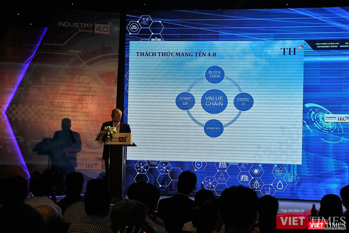 Bên cạnh triển lãm là các hội thảo chuyên đề về nông nghiệp thời đại 4.0, đô thị thông minh, tài chính ngân hàng