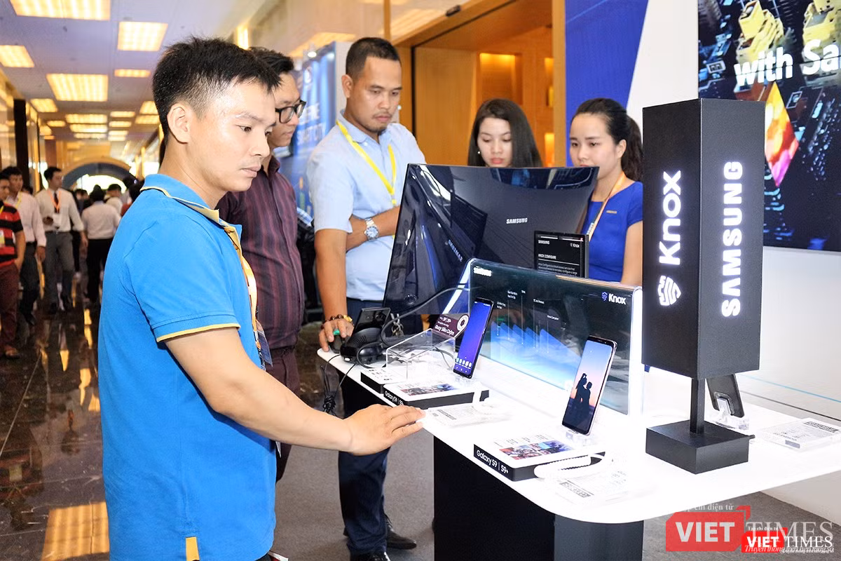 Gian hàng của Samsung luôn thu hút khách tham quan