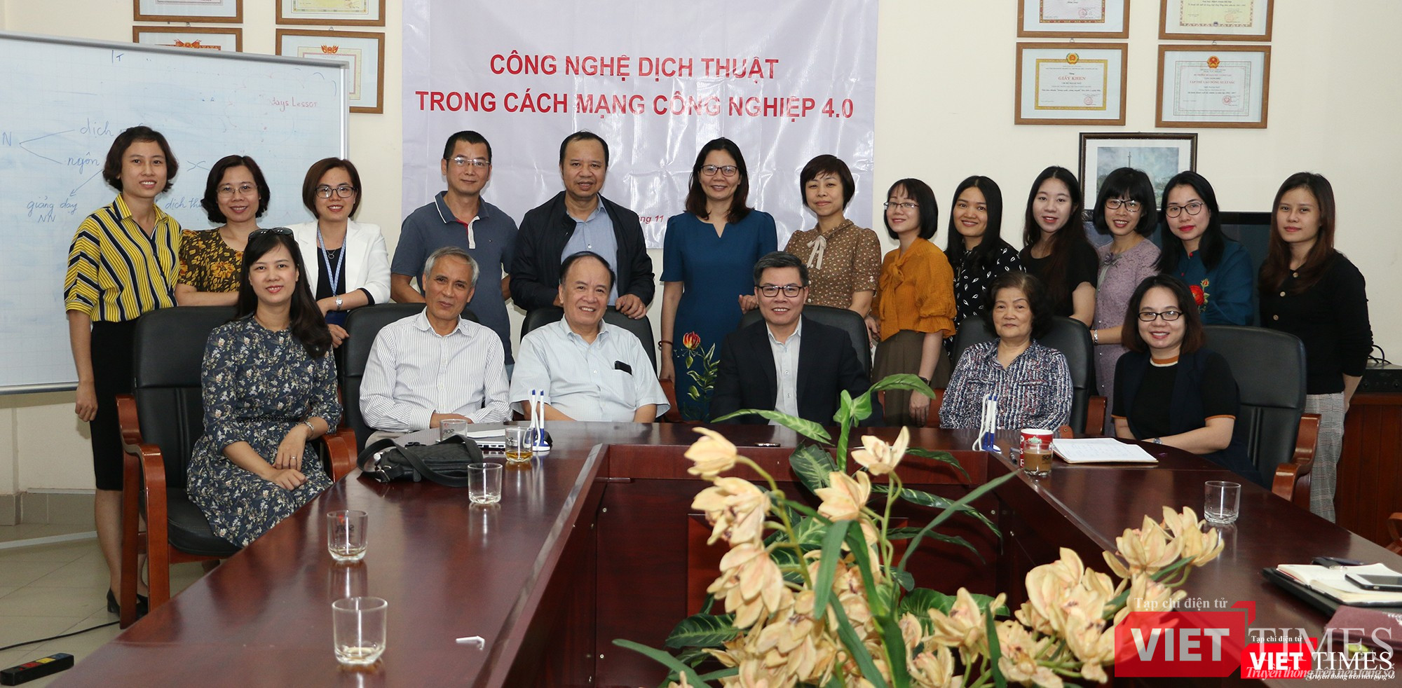 ông Nguyễn Ái Việt và các chuyên gia dịch thuật, các giảng viên ngoại ngữ tại Viện Ngoại ngữ, ĐH Bách Khoa Hà Nội ông Nguyễn Ái Việt và các chuyên gia dịch thuật, các giảng viên ngoại ngữ tại Viện Ngoại ngữ, ĐH Bách Khoa Hà Nội