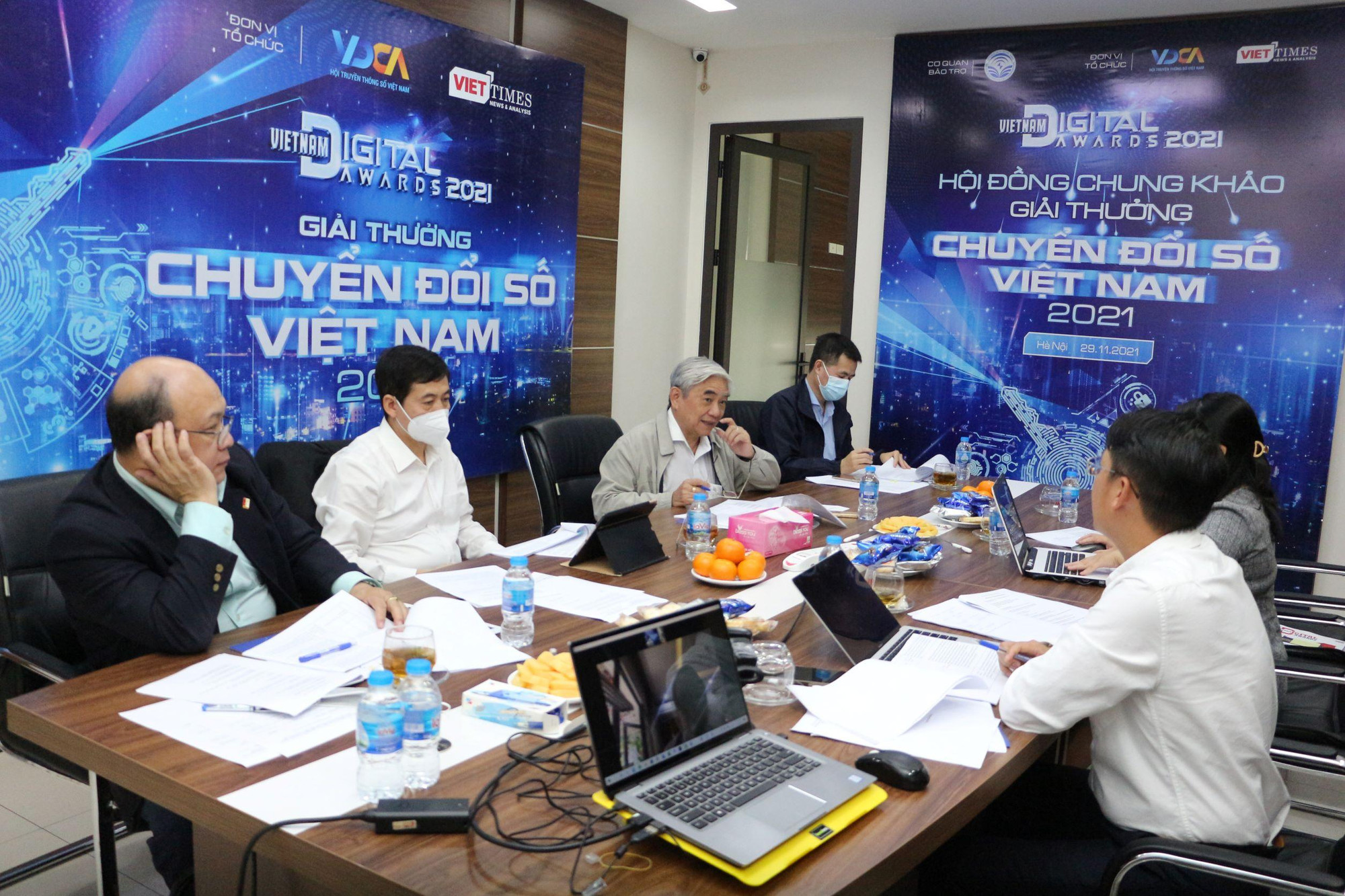 Hội đồng Chung khảo Giải thưởng Chuyển đổi số Việt Nam đang thẩm định các hồ sơ qua vòng sơ khảo