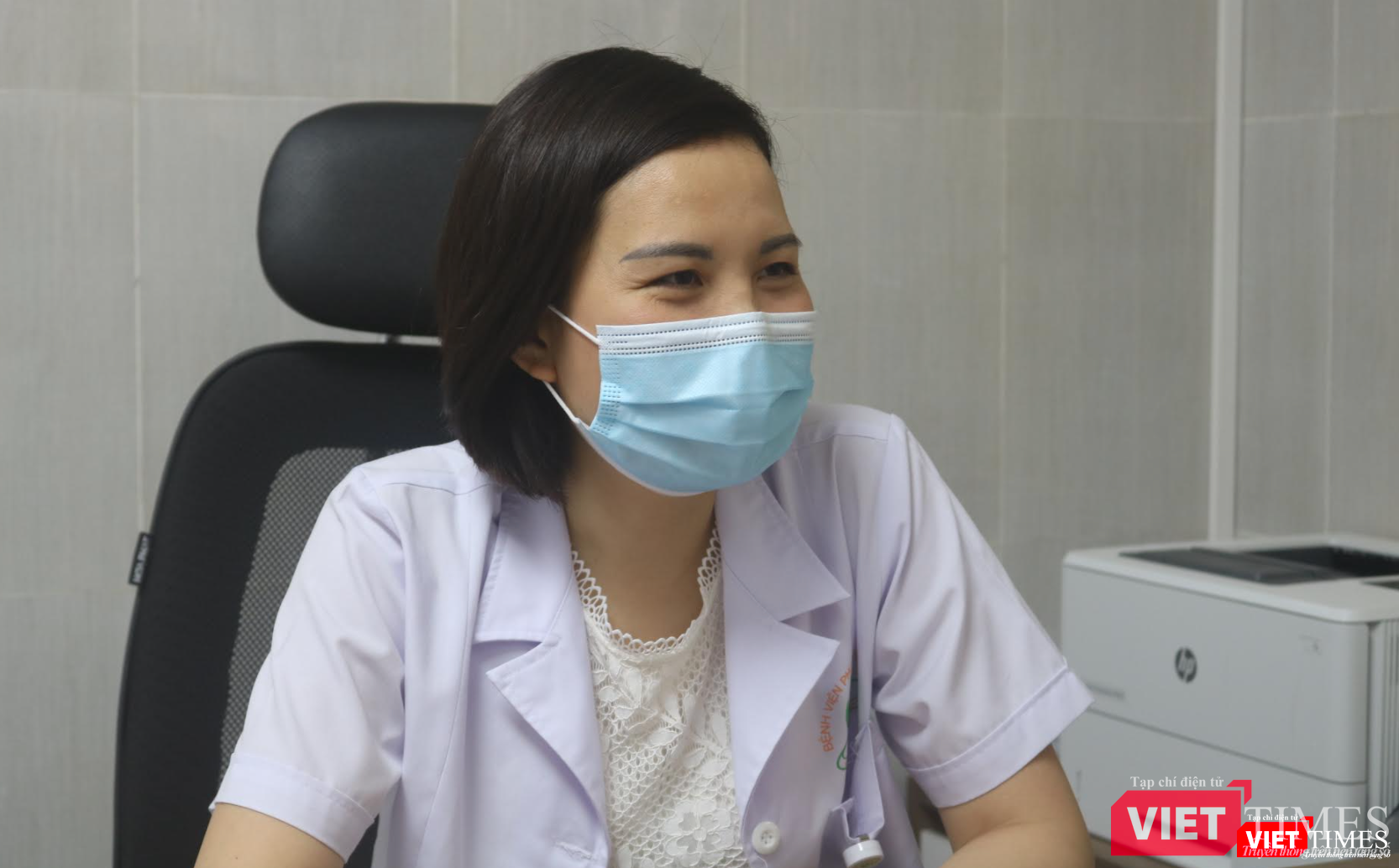 BS. Sim chia sẻ về quá trình nghiên cứu, triển khai kỹ thuật can thiệp bào thai (Ảnh - Minh Thuý)