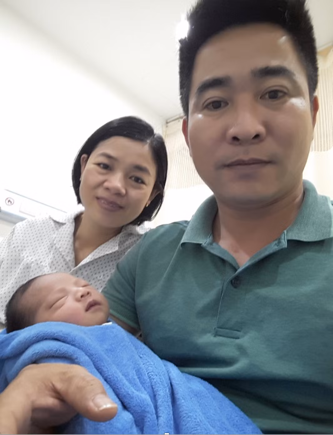 Vợ chồng anh Minh, chị Hướng hạnh phúc khi có con (Ảnh - BVCC) 